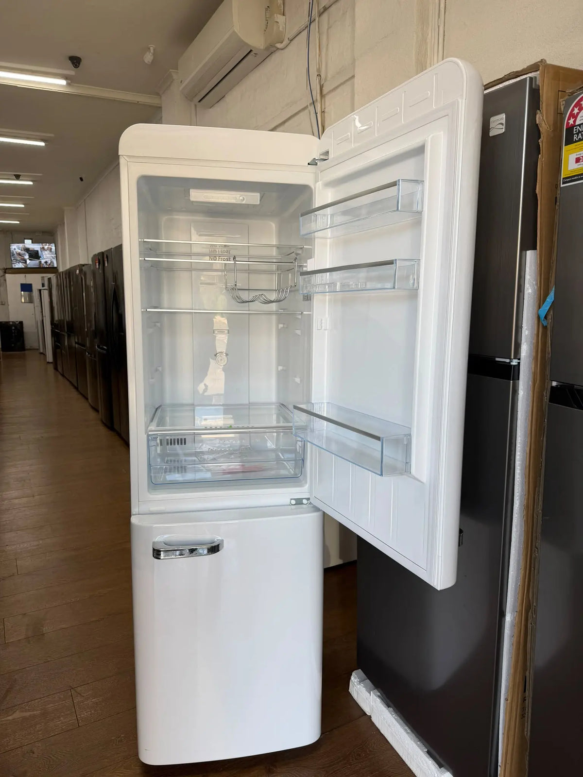 CHiQ 231L Retro Bottom Mount Refrigerator –  CRBM227NW3 Factory Second | RESERVOIR