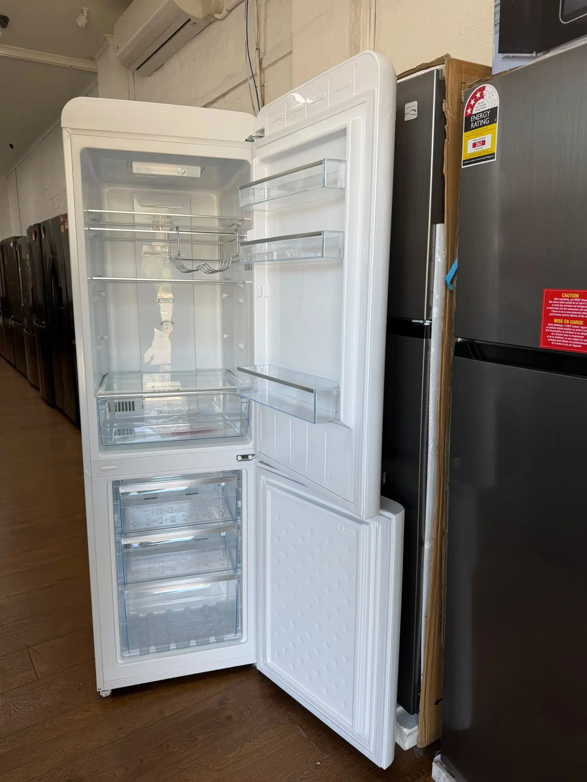 CHiQ 231L Retro Bottom Mount Refrigerator –  CRBM227NW3 Factory Second | RESERVOIR