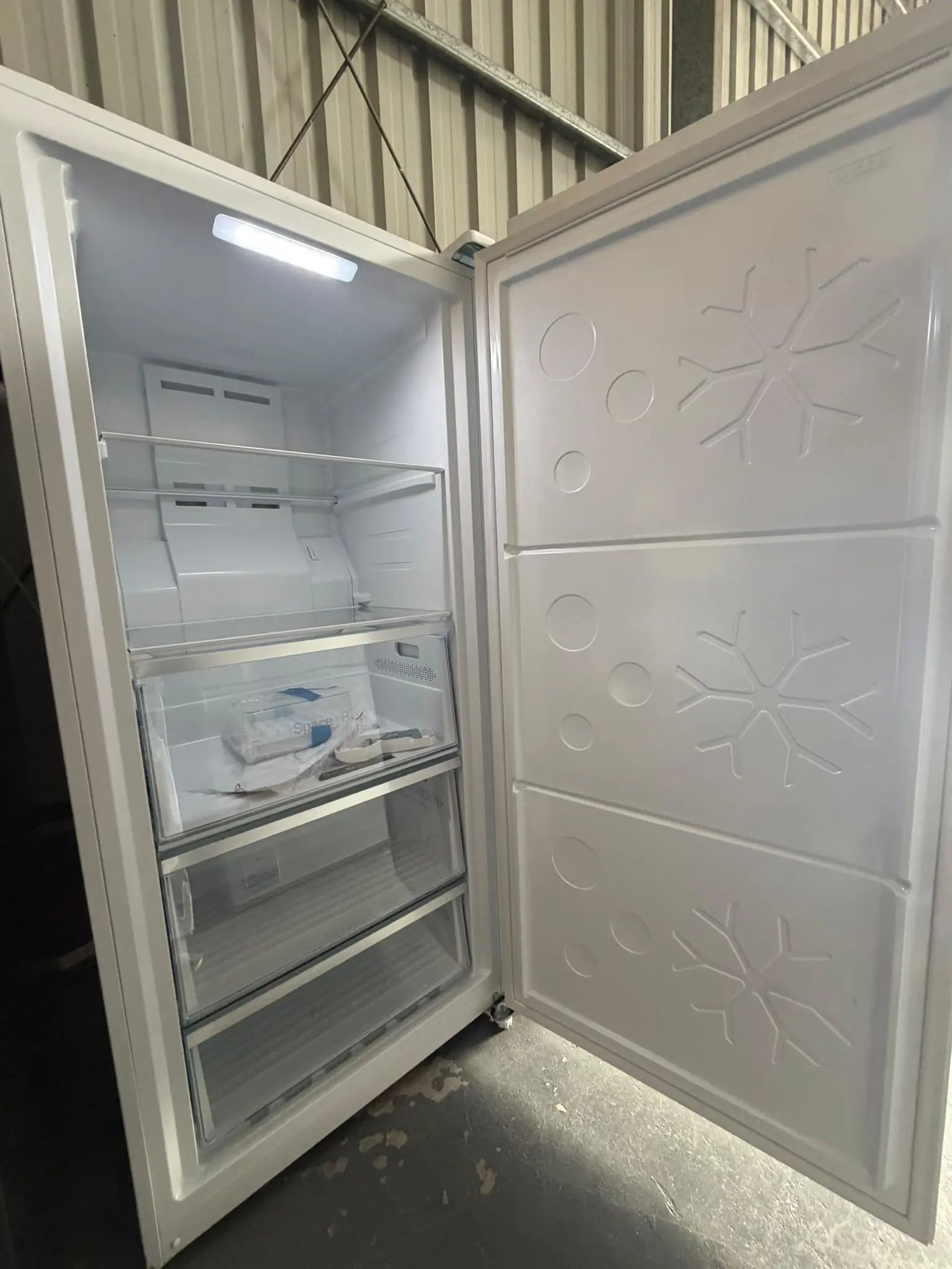 CHiQ 311L Fridge Freezer – Refurbished Like New Condition | BRISBANE