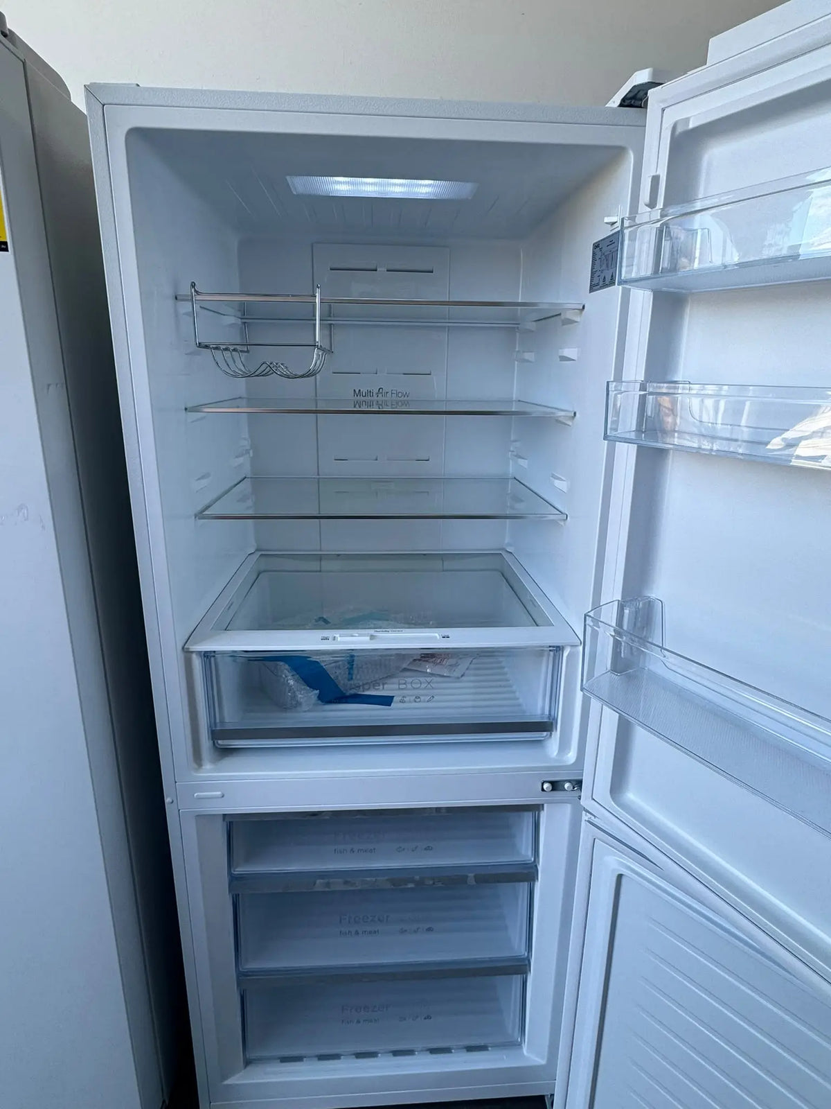 CHiQ 396L Bottom Mount Fridge Freezer in White – Factory Second | PERTH