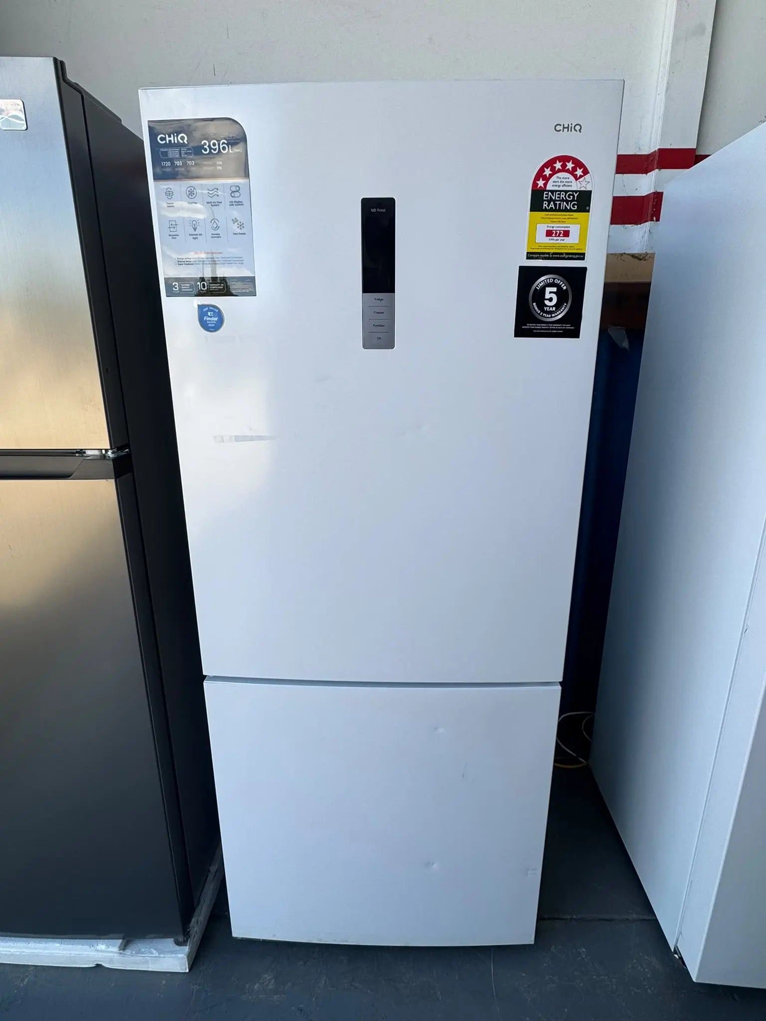 CHiQ 396L White Bottom Mount Fridge Freezer – Factory Second | PERTH