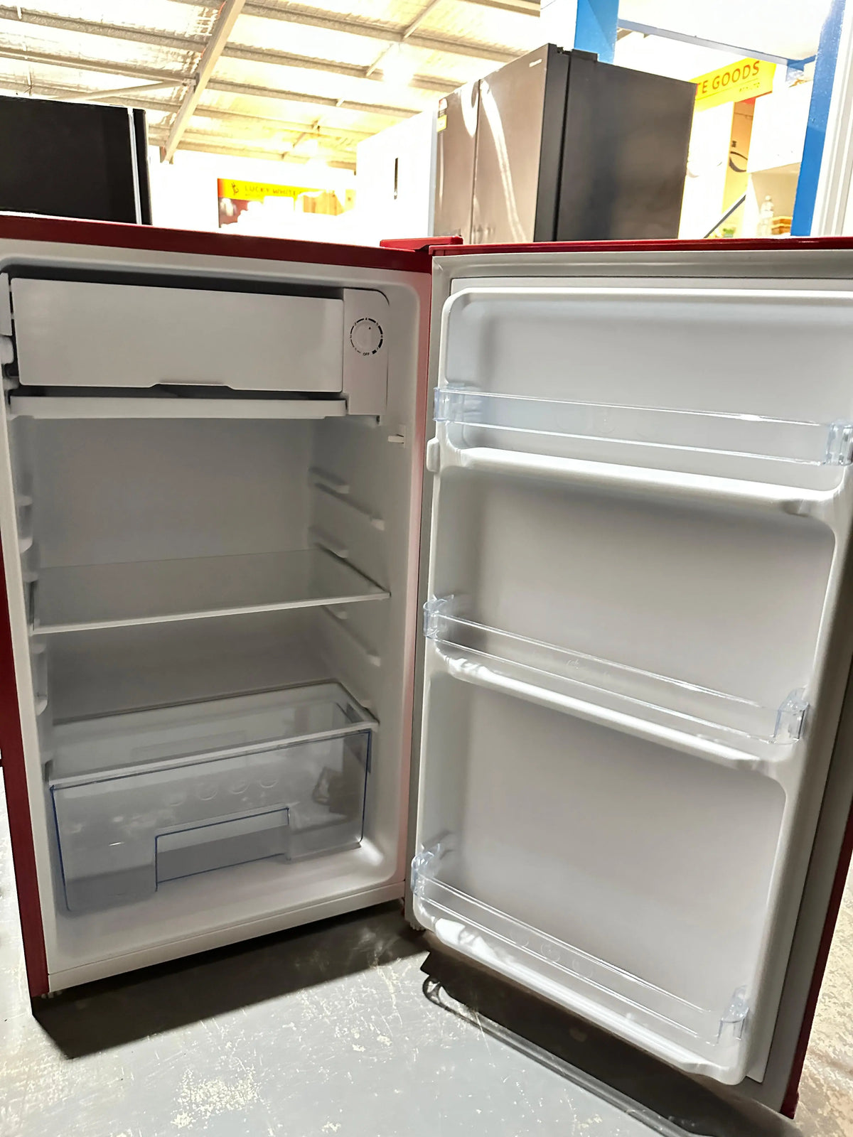 CHiQ 90L Retro Bar Fridge – Refurbished | PERTH