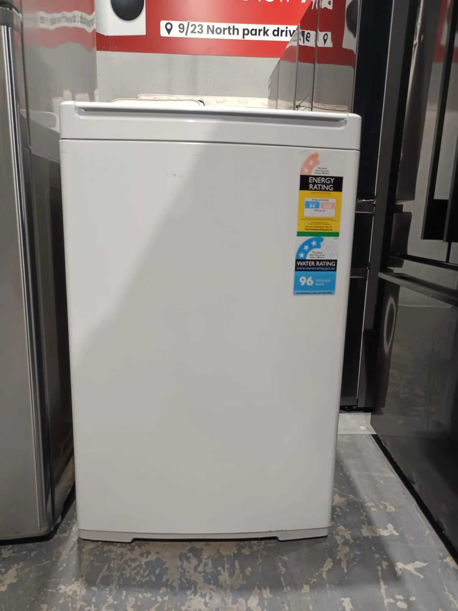 Changhong 400L Fridge Freezer + Fisher & Paykel 8.5kg Top Load Washing Machine – Refurbished | MELBOURNE
