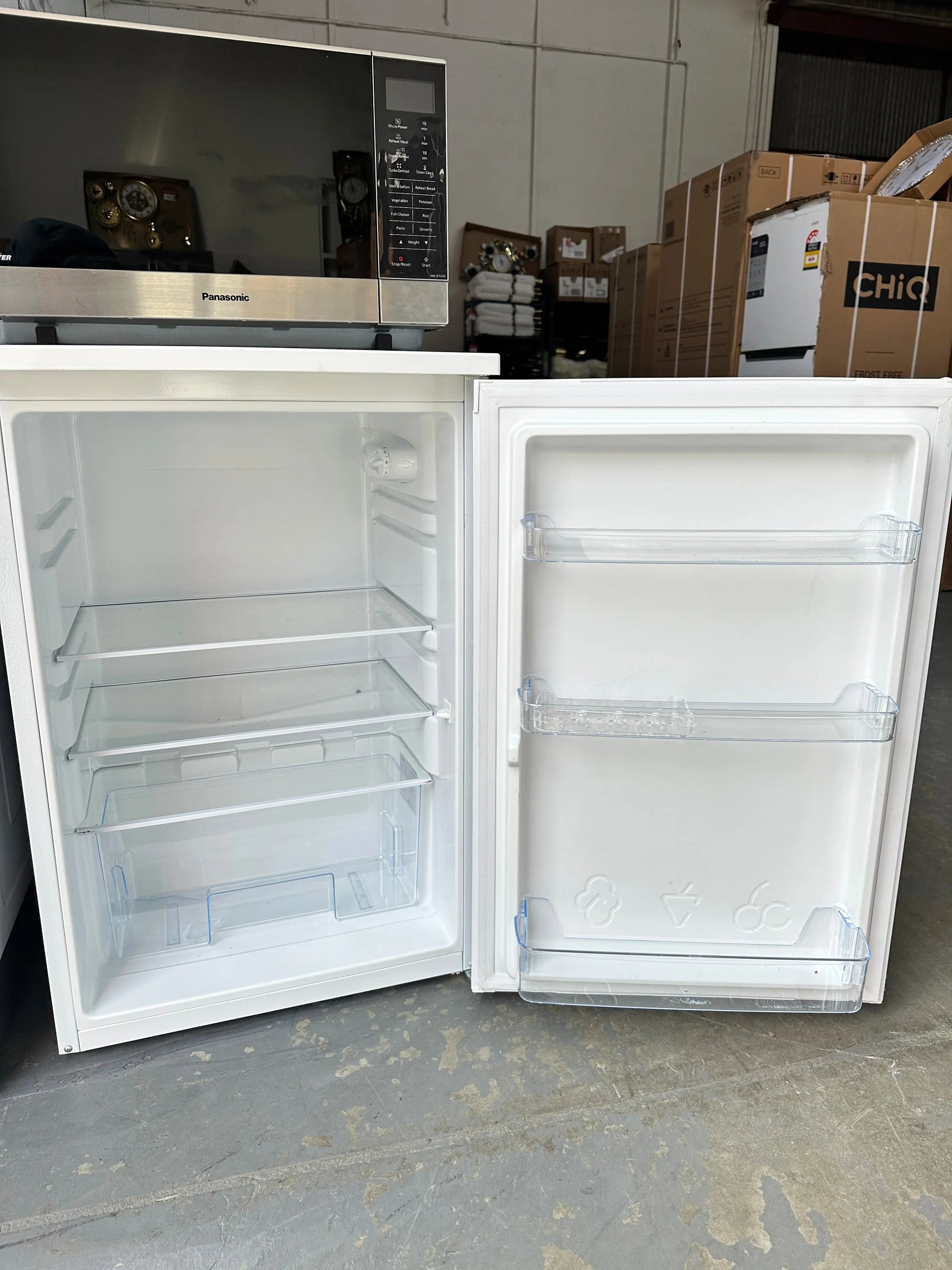 Chiq 126 litres bar fridge (3 months warranty) | Lucky white goods