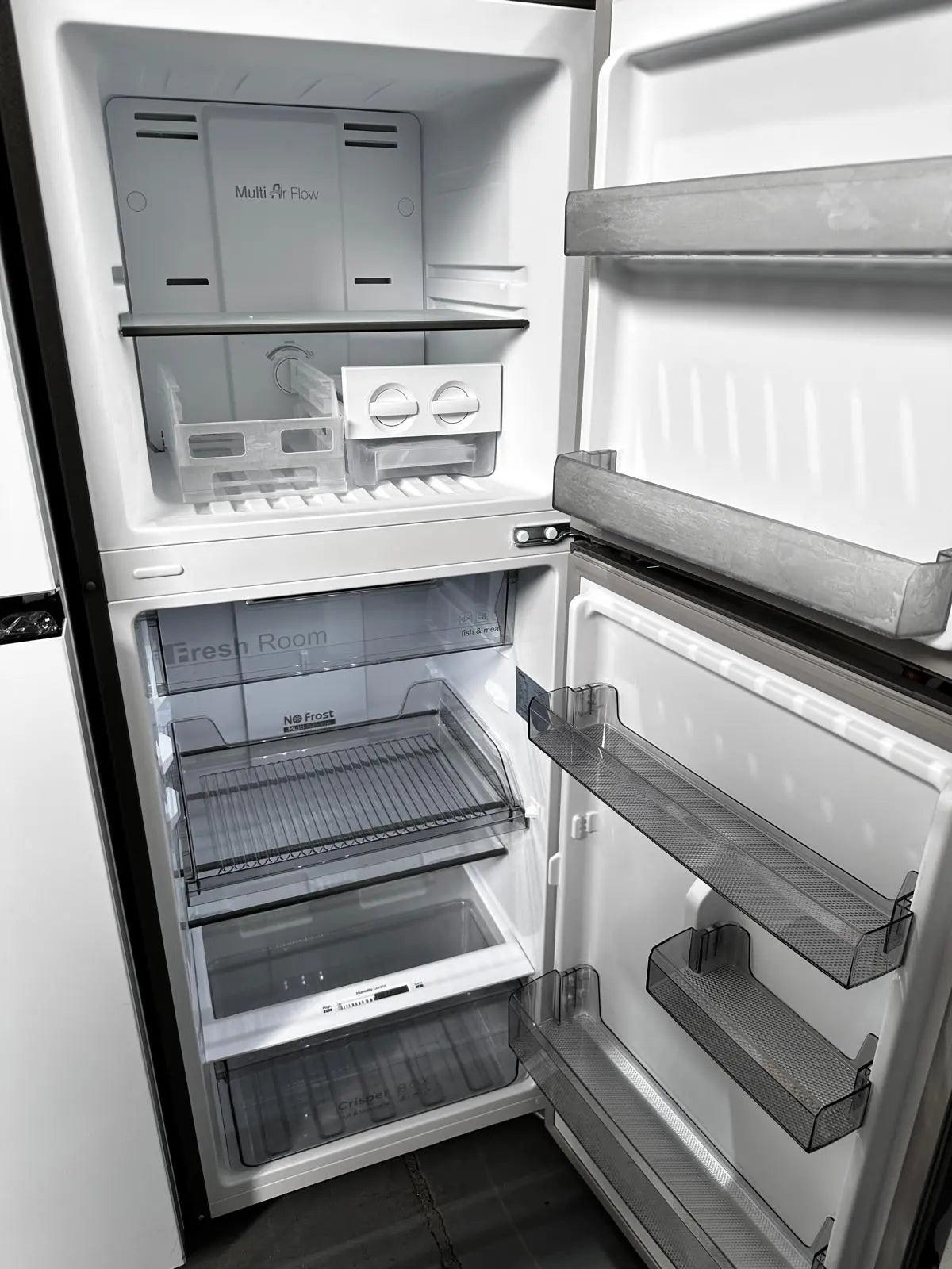 Chiq 202L Top Mount Fridge Freezer – Near to New CTM200NSS5E | ADELAIDE