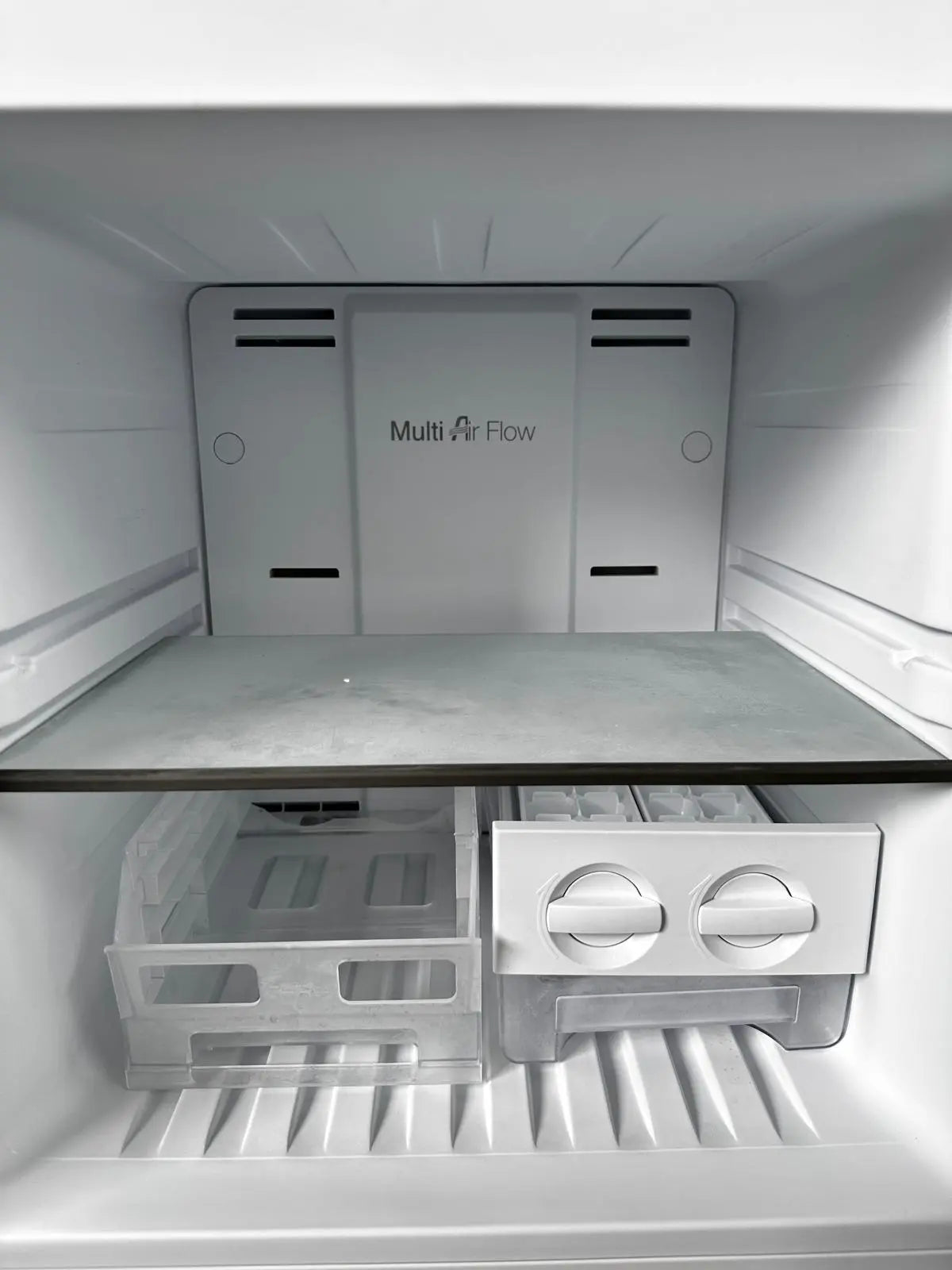 Chiq 202L Top Mount Fridge Freezer – Near to New CTM200NSS5E | ADELAIDE