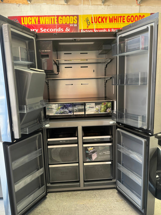 Combo Refurbish Hisense fridge freezer 585 L and factory seconds Hisense 12 KG Washer | SYDNEY