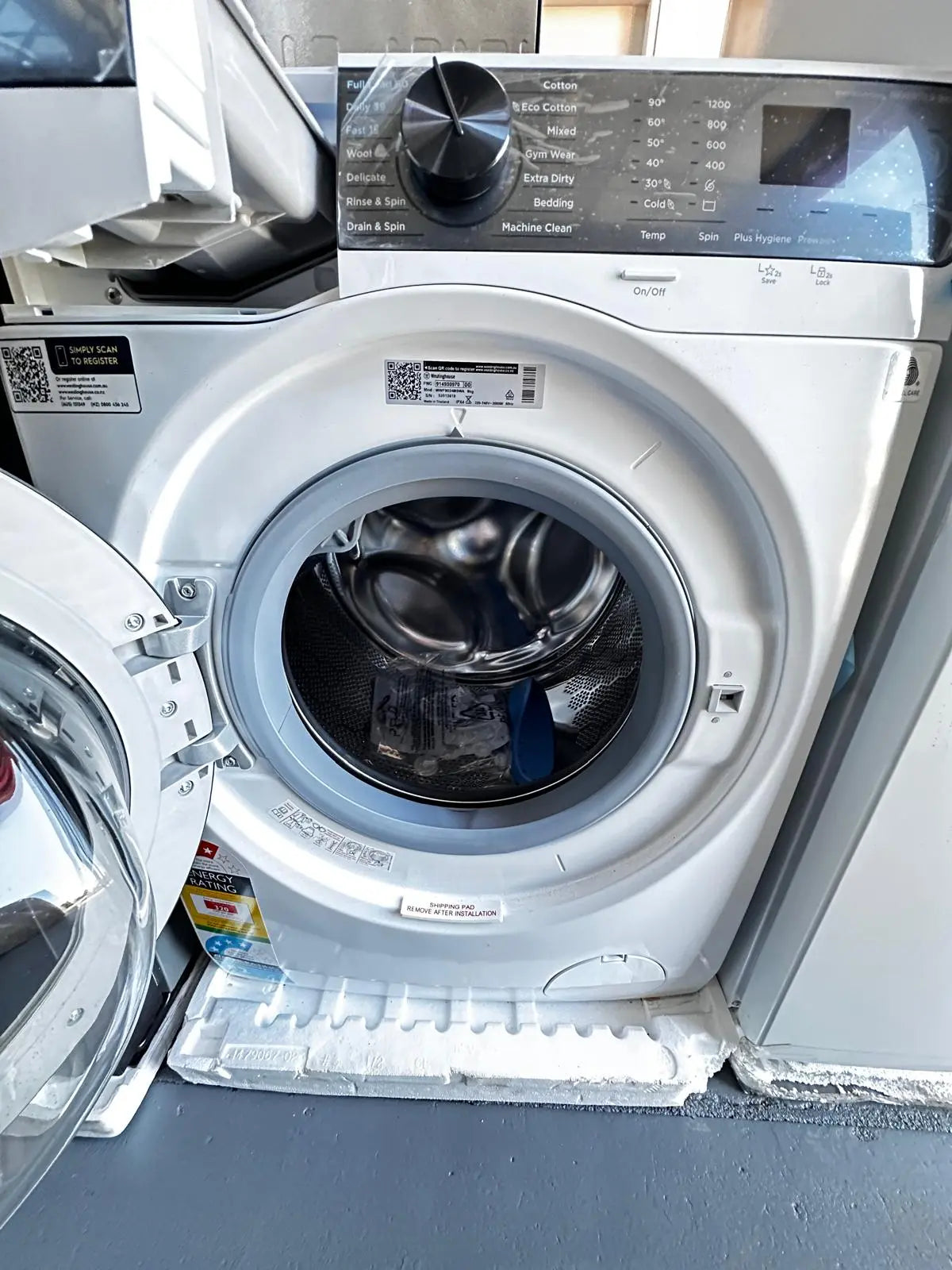 Combo – Westinghouse 564 L Quad Door Fridge Freezer + Westinghouse 9 kg Front Load Washer | ADELAIDE