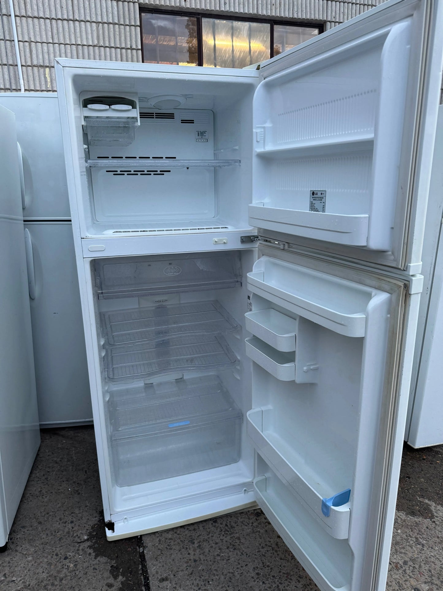 Combo pair Lg fridge freezer and Simpson 5.5 kg washer | Lucky white goods