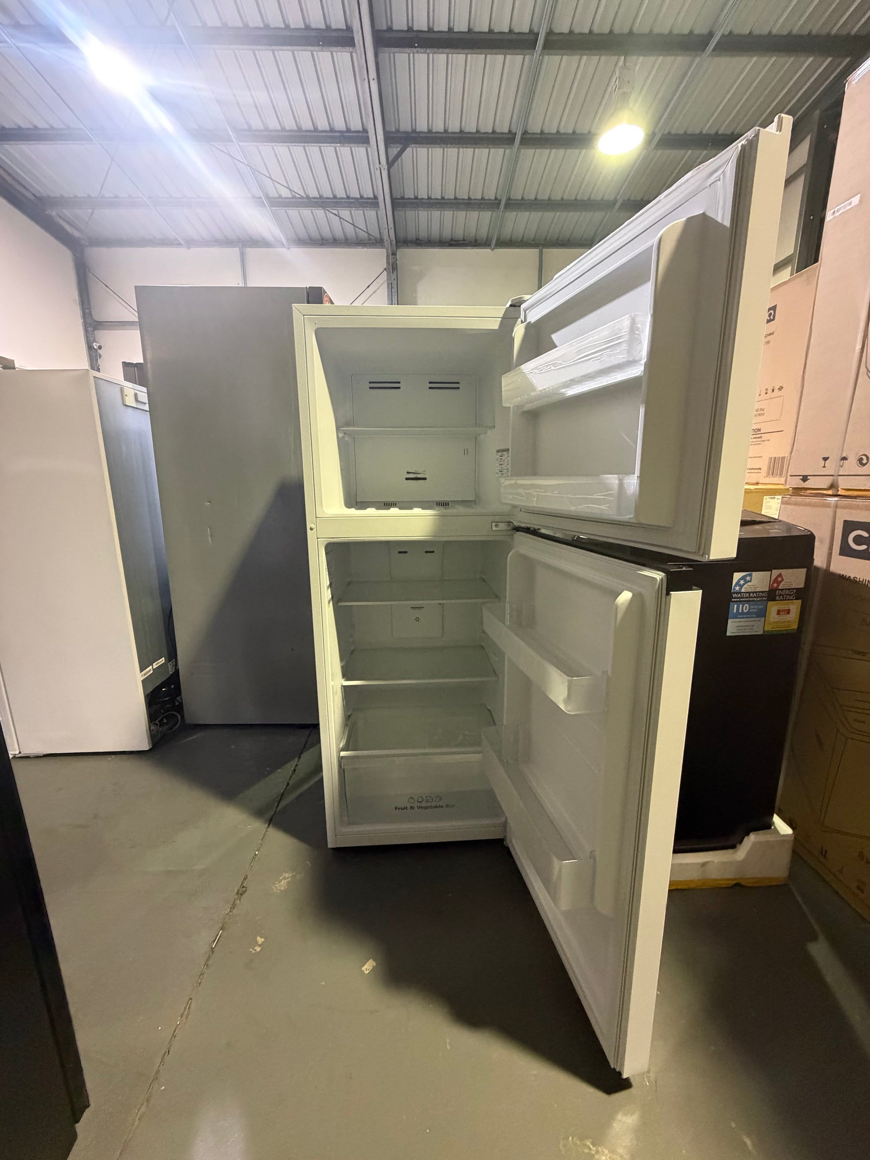 Refurbished Hisense 205L Top Mount Fridge & Factory Second CHiQ 7.5kg Top Load Washing Machine Combo – HRTF206 + WTL79B | BRISBANE