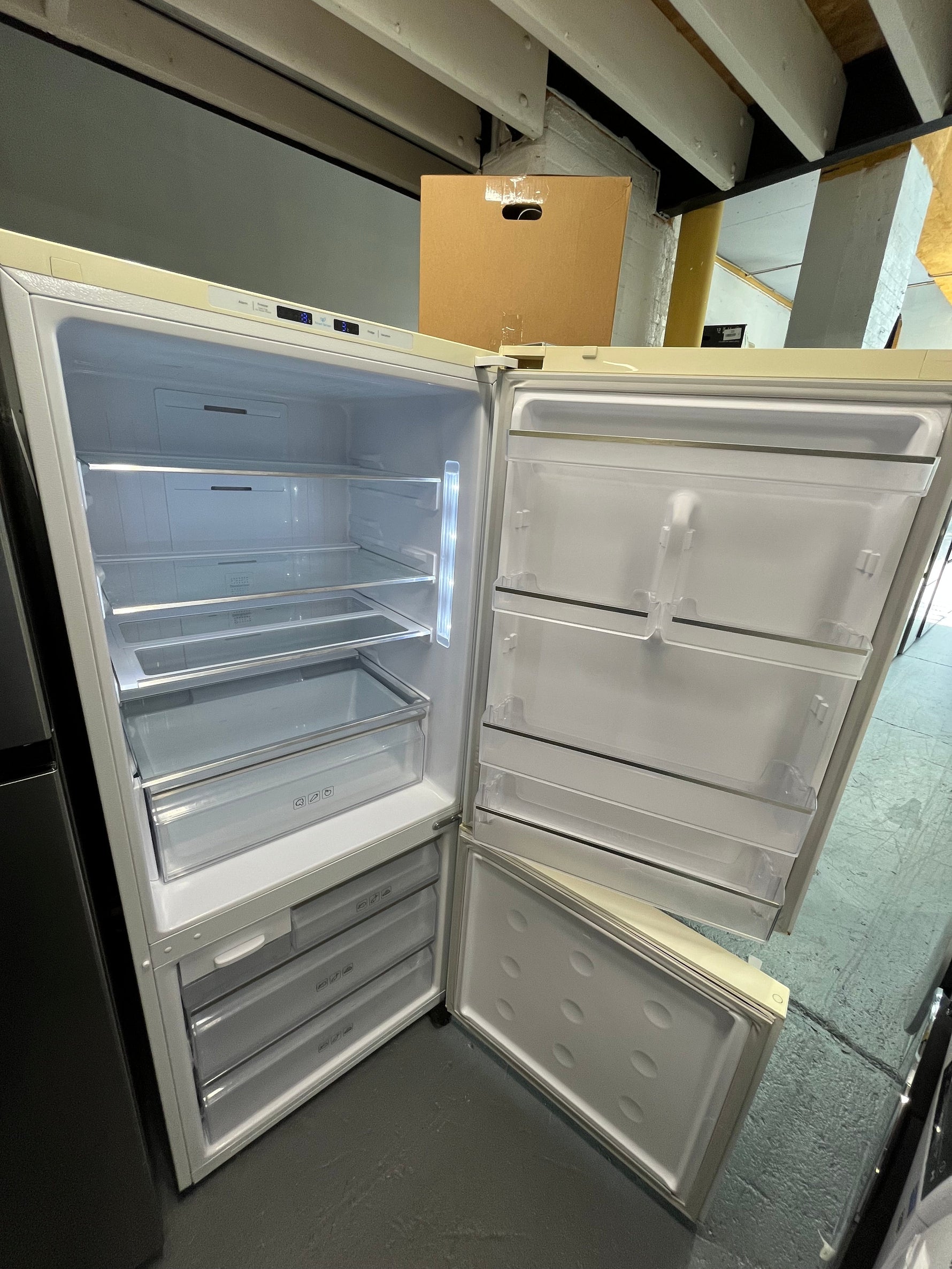 Refurbished Samsung 450 ltr bottom mount fridge freezer | ALEXANDRIA