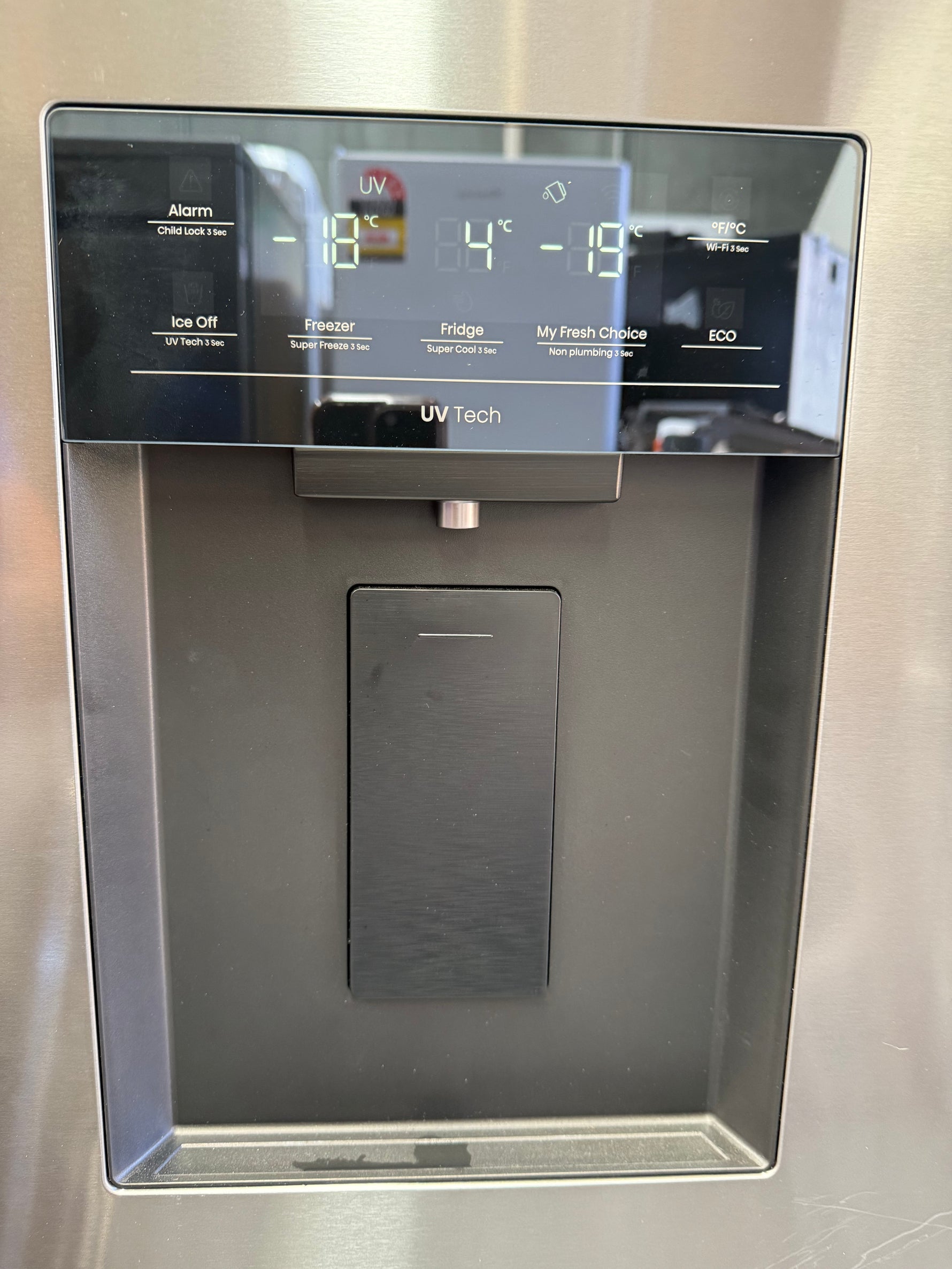 Hisense 640L French Door Fridge – Near to New | HRCD640TBW