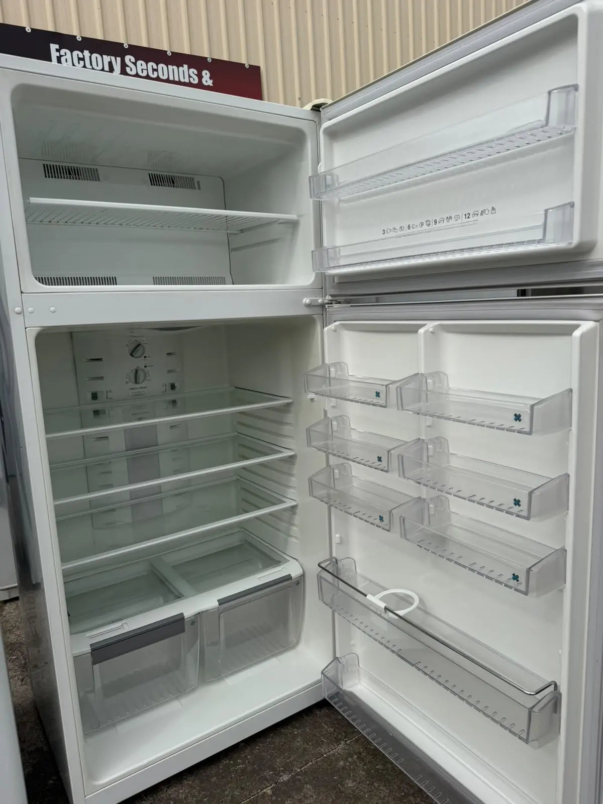 Electrolux 517L Fridge Freezer – Refurbished