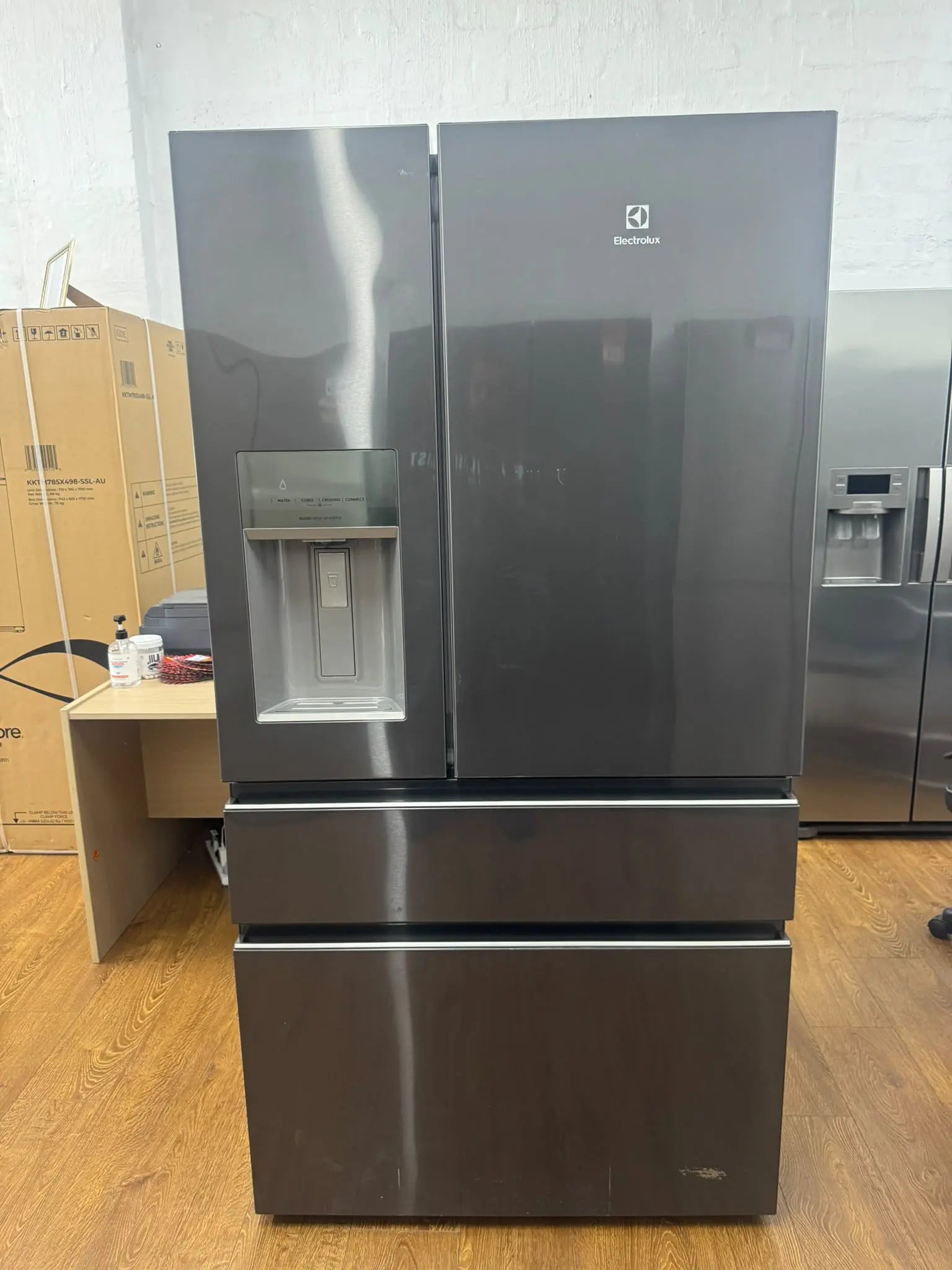 Electrolux 681L French Door Refrigerator with Flexible Middle Drawer – Factory Second | RESERVOIR