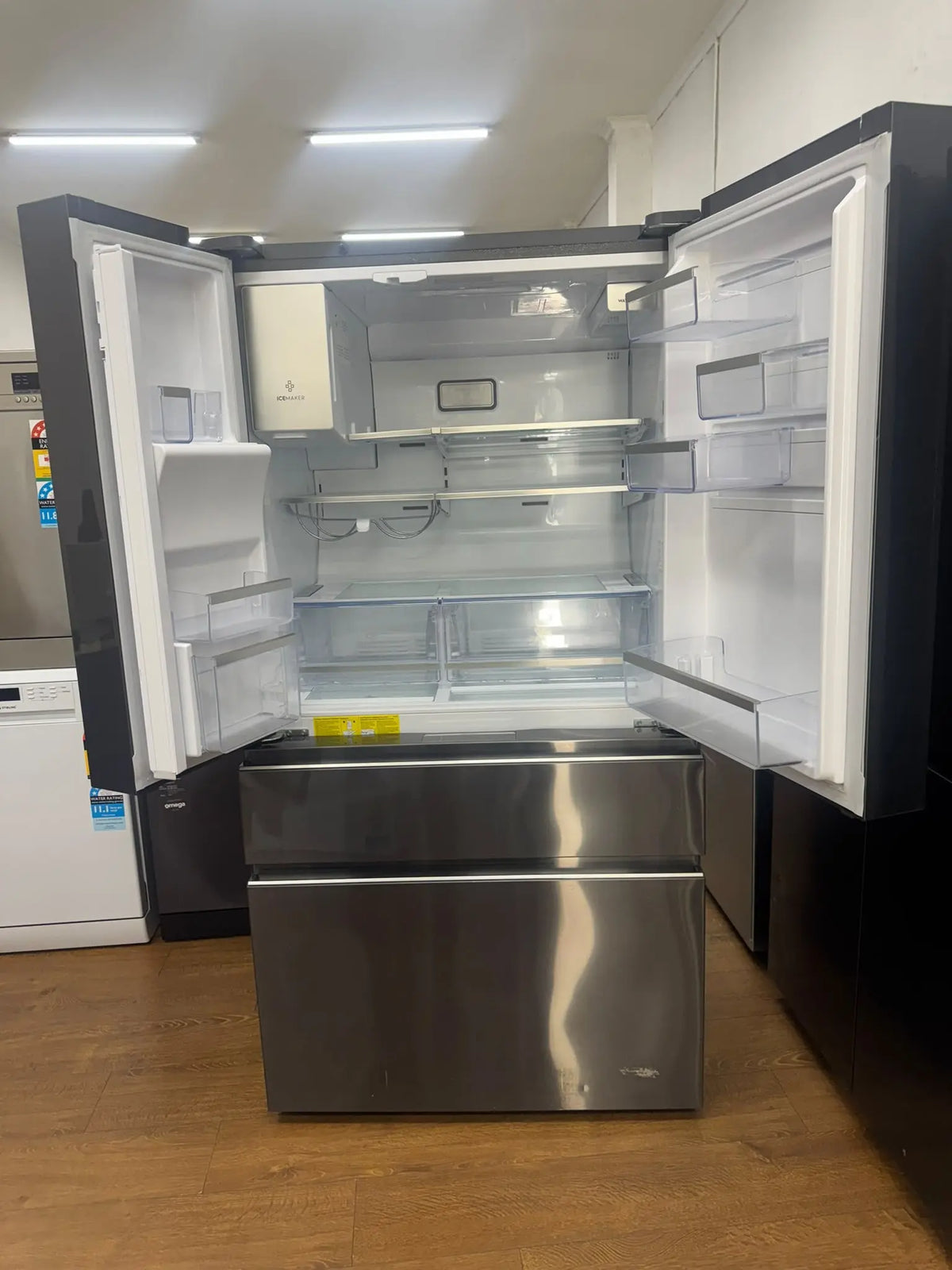 Electrolux 681L French Door Refrigerator with Flexible Middle Drawer – Factory Second | RESERVOIR