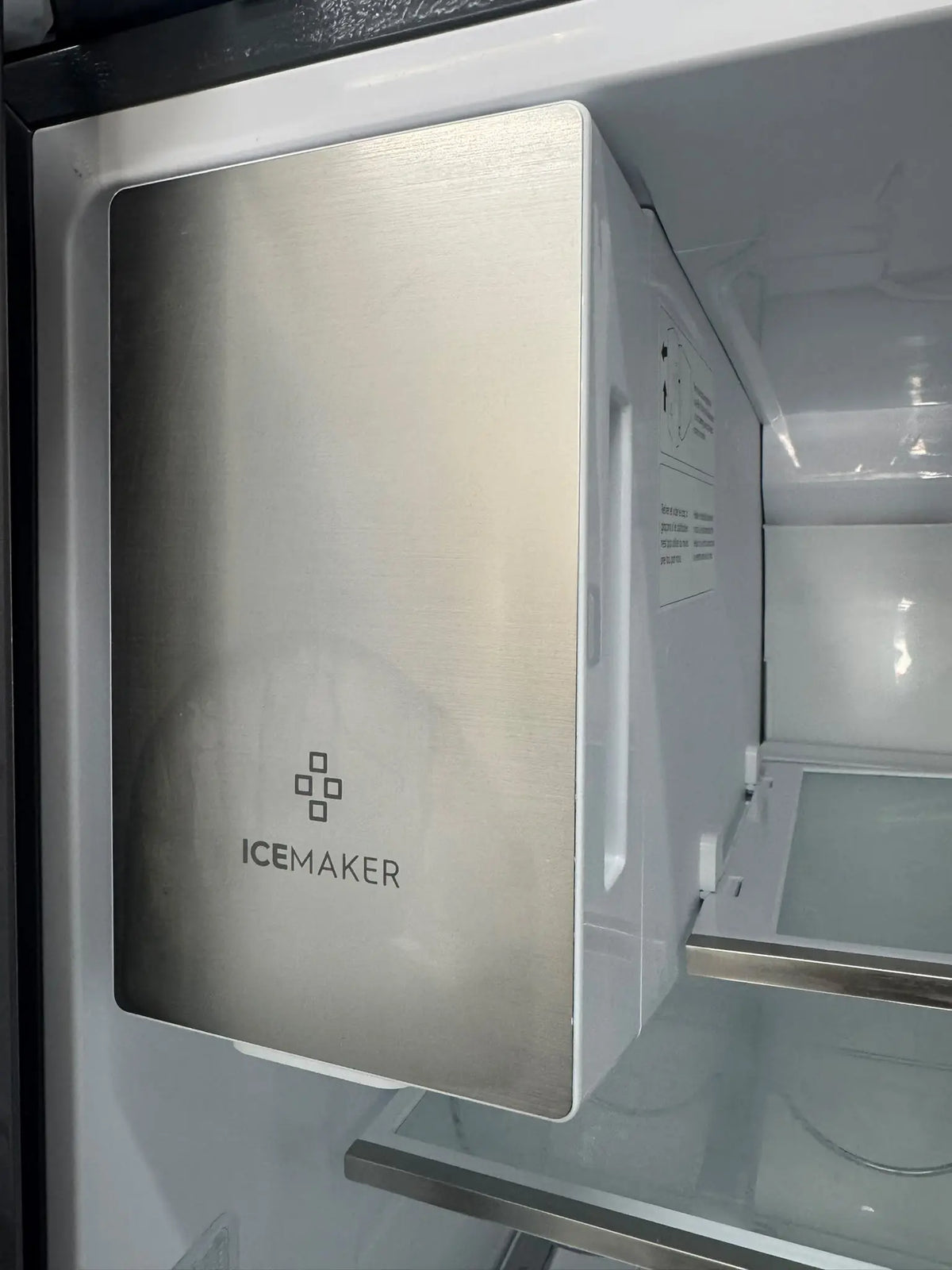 Electrolux 681L French Door Refrigerator with Flexible Middle Drawer – Factory Second | RESERVOIR