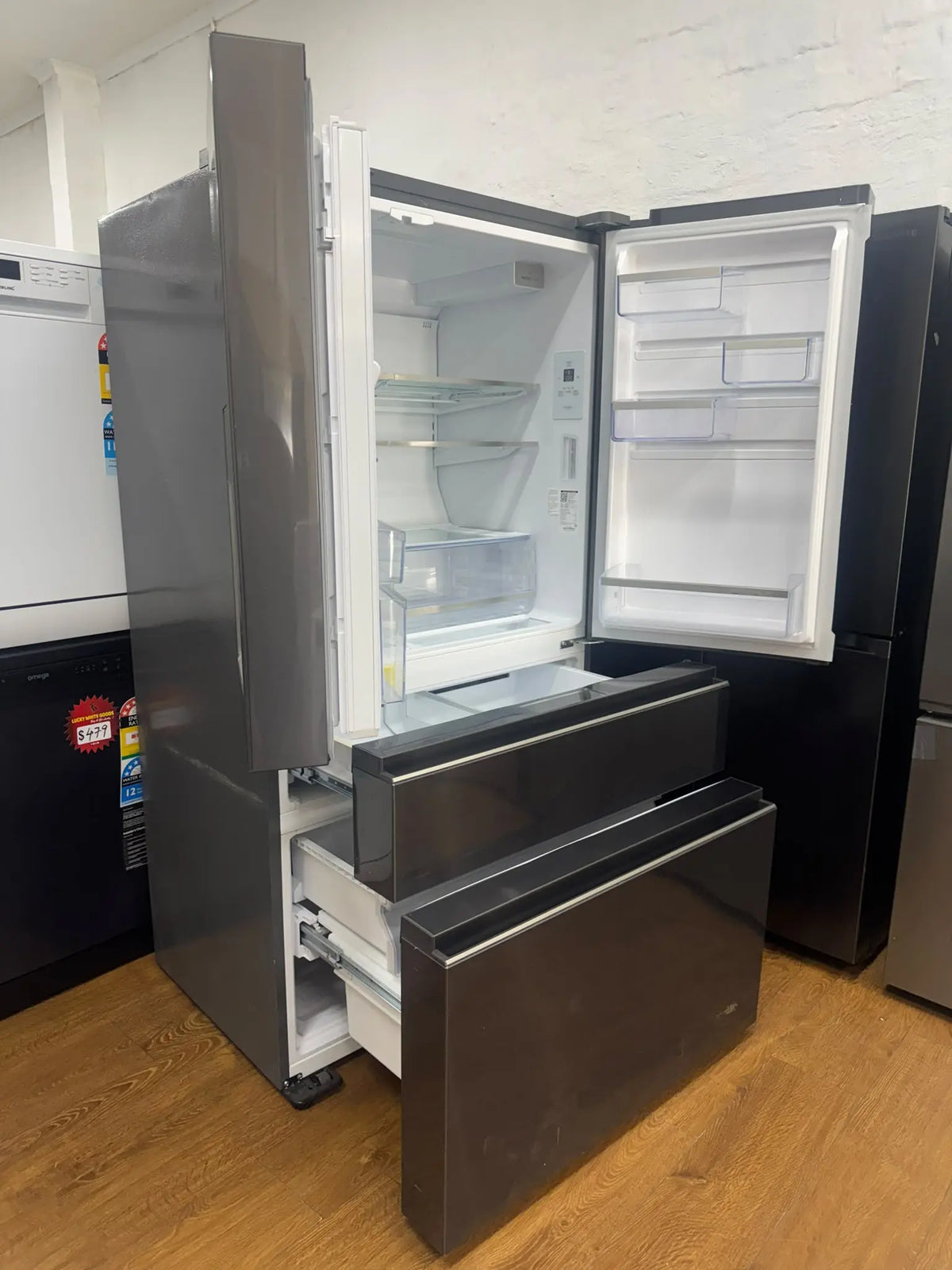 Electrolux 681L French Door Refrigerator with Flexible Middle Drawer – Factory Second | RESERVOIR