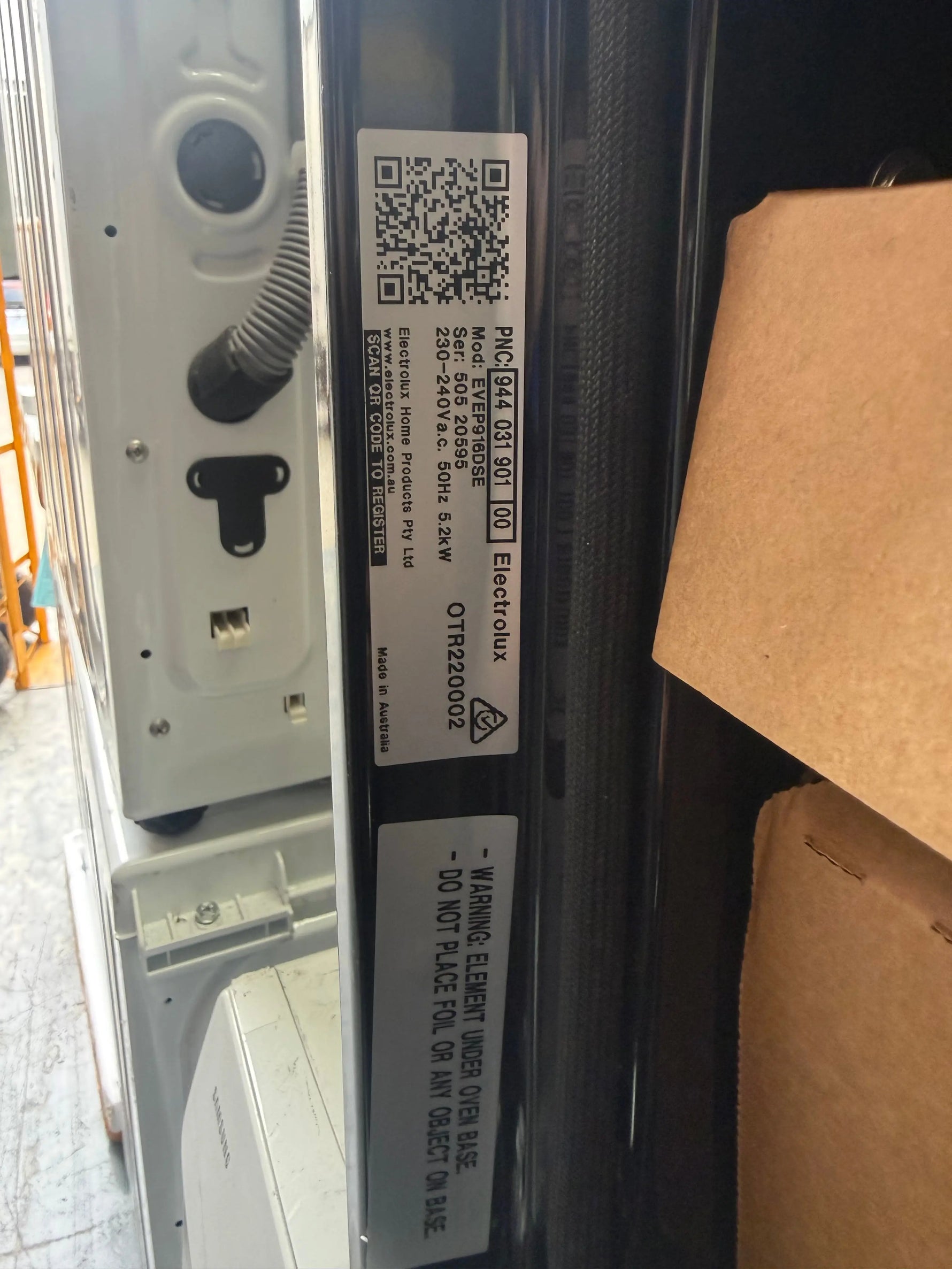 Electrolux 90 cm Multifunction Pyrolytic Oven – Factory Seconds | EVEP916DSE | MELBOURNE