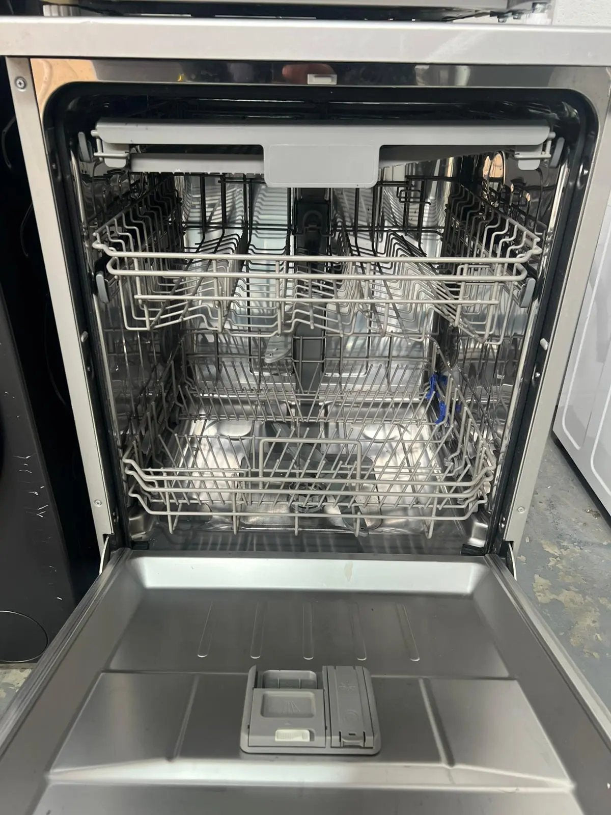 Factory Second Hisense 14 Place Settings Dishwasher | ADELAIDE