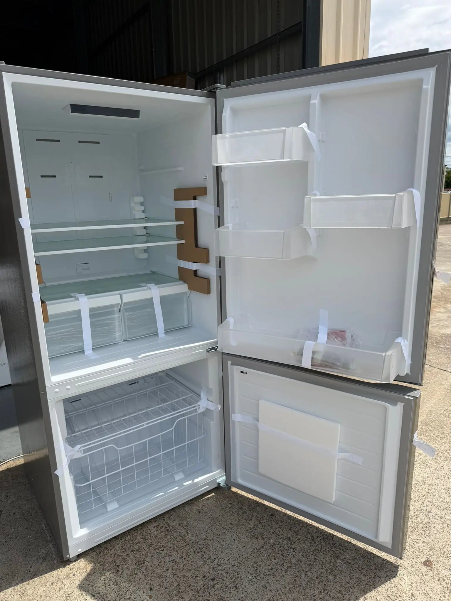 Factory Second Kogan 529L Bottom Mount Fridge KAM529LBMFB | BRISBANE