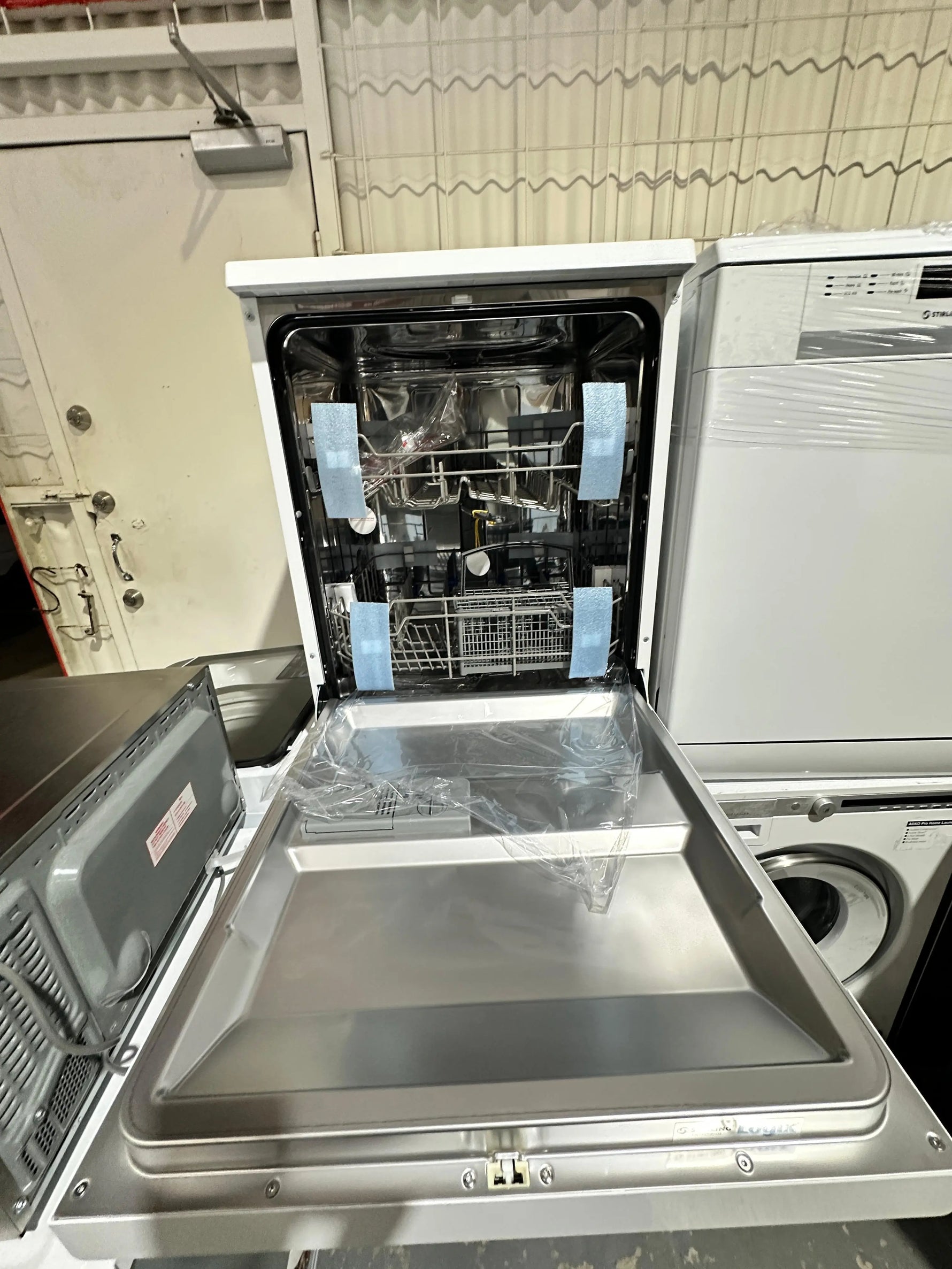 Factory Second Stirling 12 Place Settings Freestanding Dishwasher | ADELAIDE