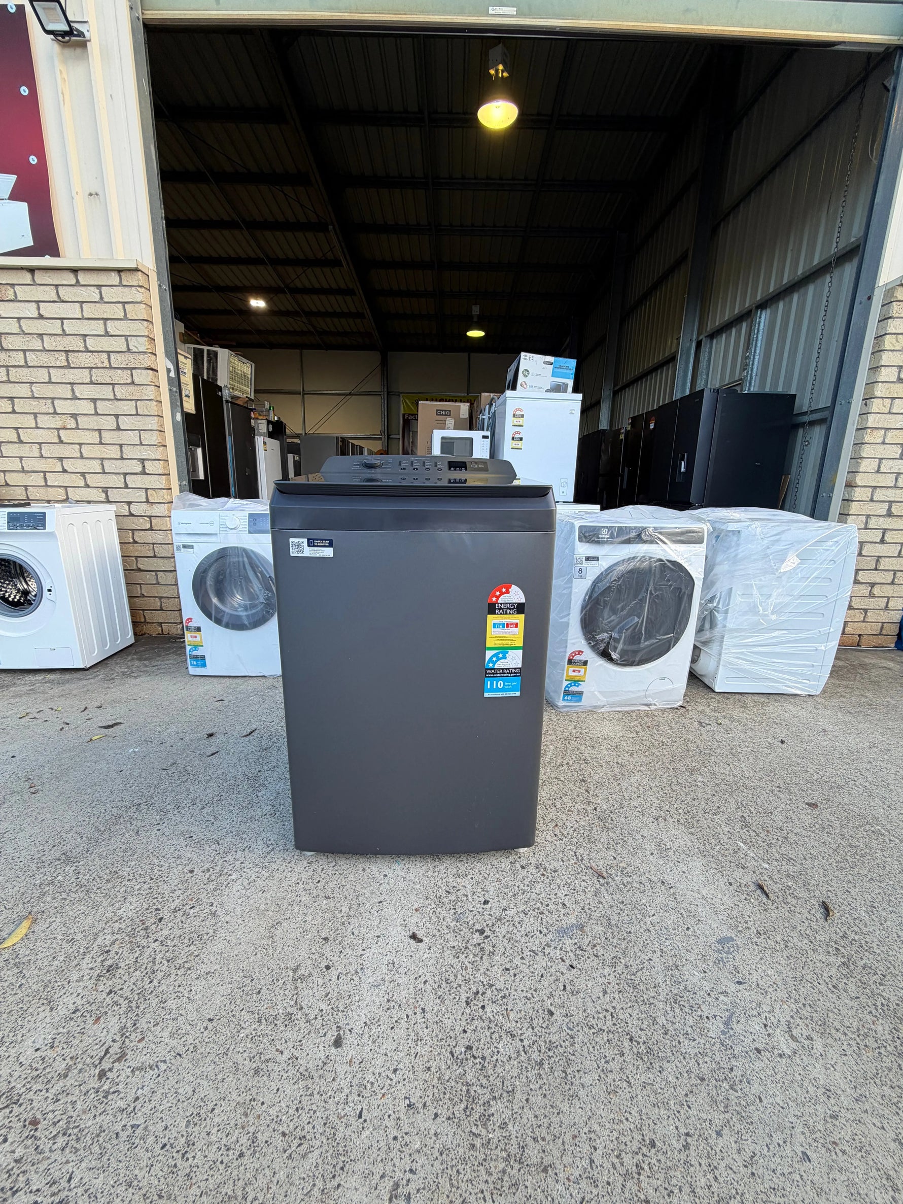 Factory Second Westinghouse 9kg EasyCare 700 Top Load Washing Machine – Dark Onyx | WWT9084C7SA | BRISBANE