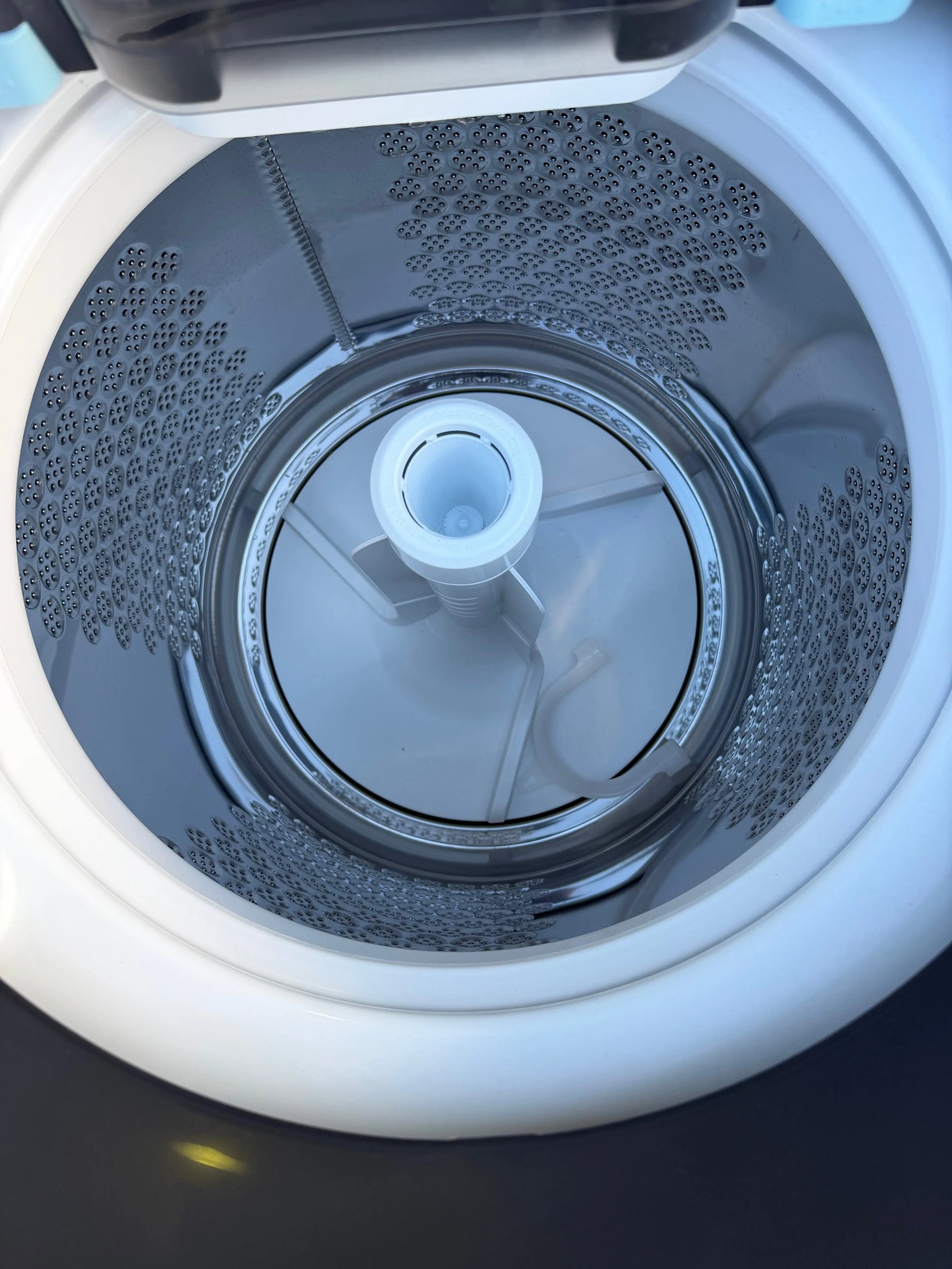 Factory Second Westinghouse 9kg EasyCare 700 Top Load Washing Machine – Dark Onyx | WWT9084C7SA | BRISBANE