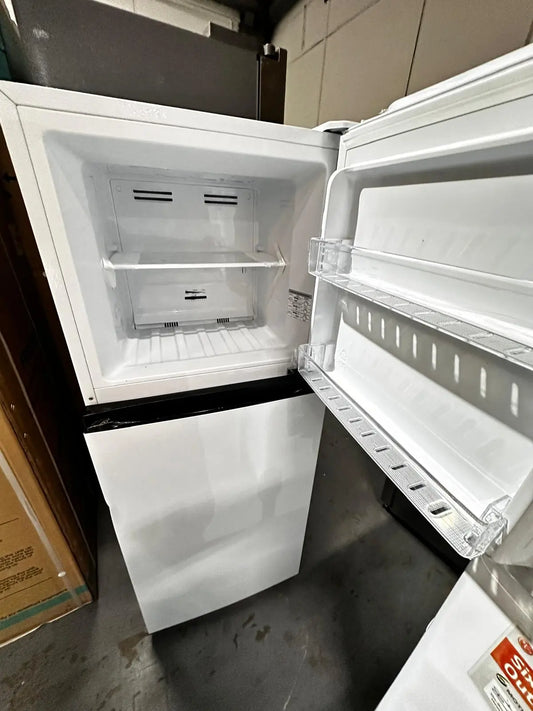 Factory Second – Hisense 205 L Fridge Freezer | ADELAIDE