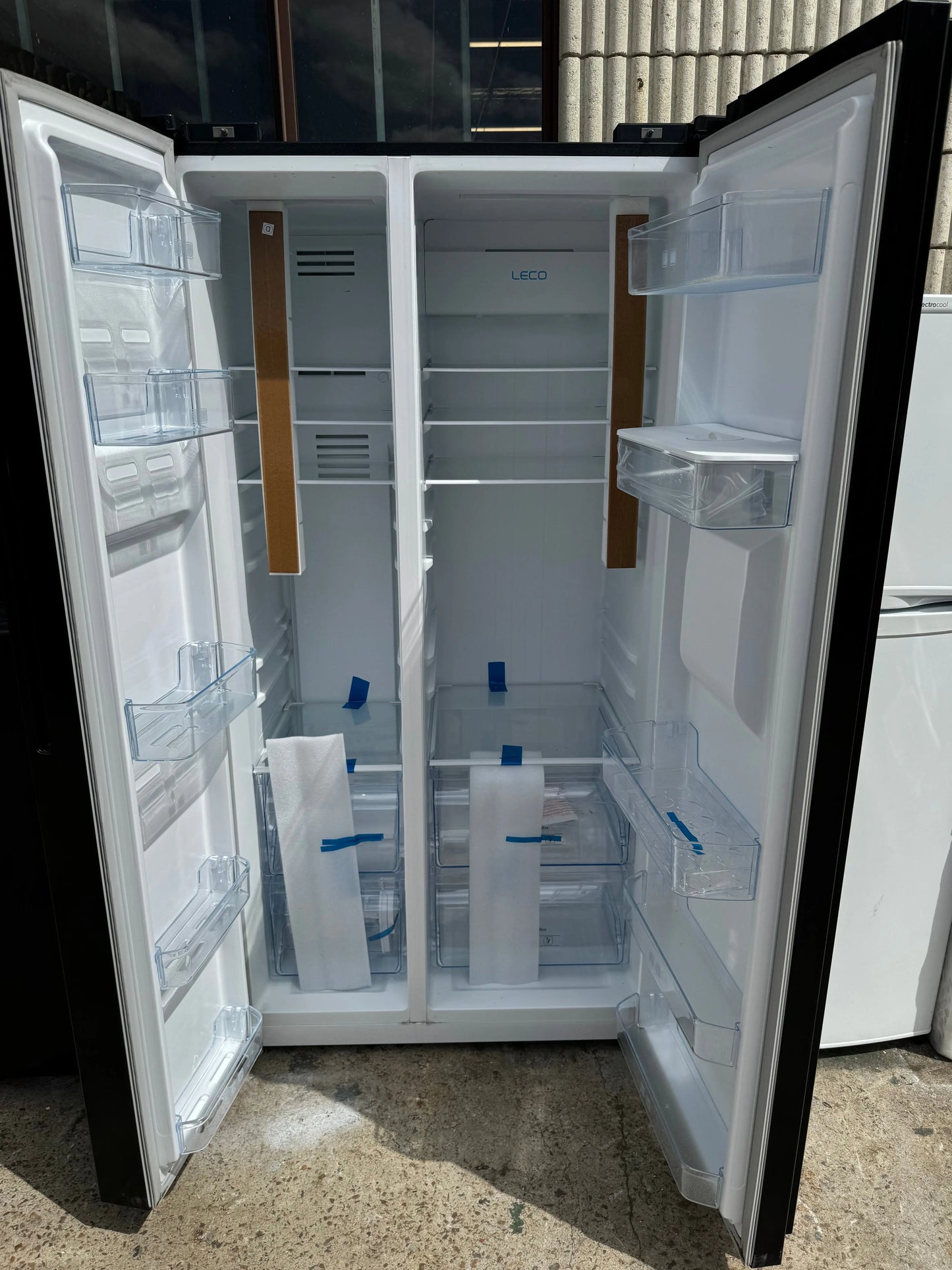 Factory Seconds CHIQ 559L Side by Side Door Fridge Freezer | SYDNEY