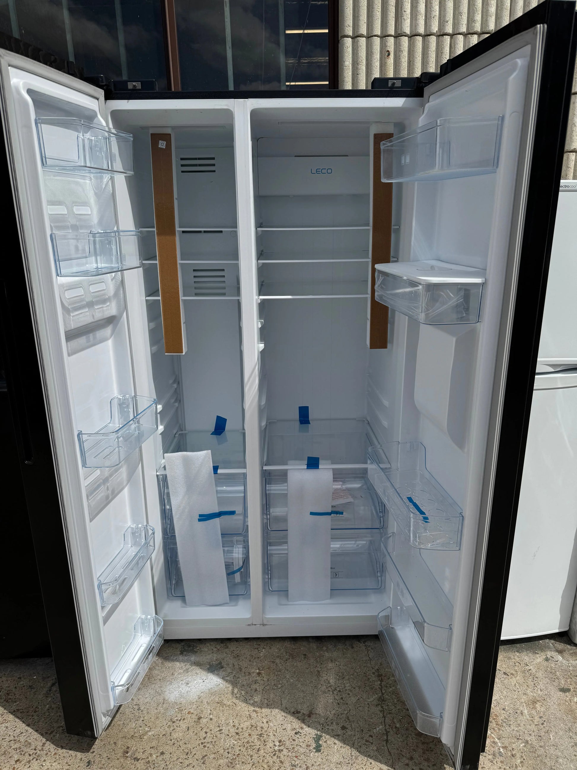 Factory Seconds CHIQ 559L Side by Side Door Fridge Freezer | SYDNEY