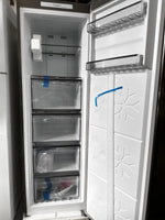 Factory Seconds CHiQ 206L Vertical Hybrid Fridge Freezer CSH205NSS | ADELAIDE