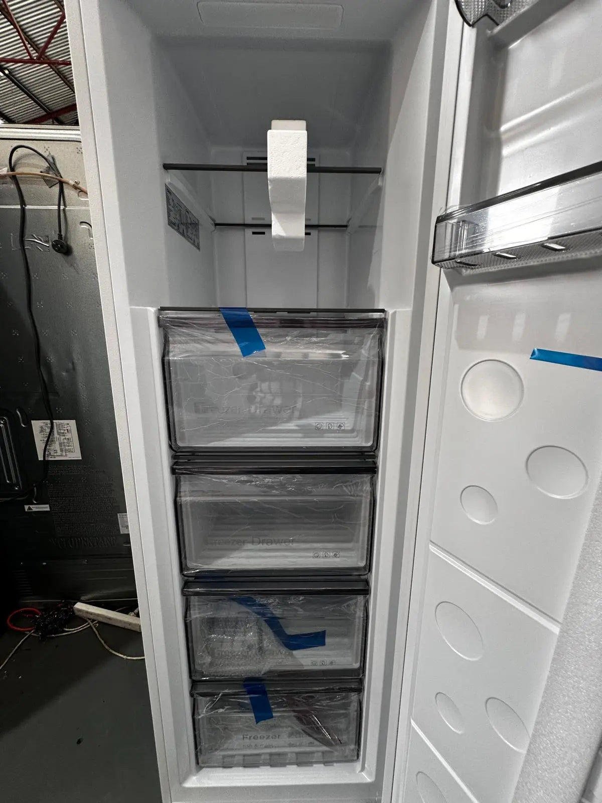 Factory Seconds CHiQ 206L Vertical Hybrid Fridge Freezer CSH206NW | ADELAIDE