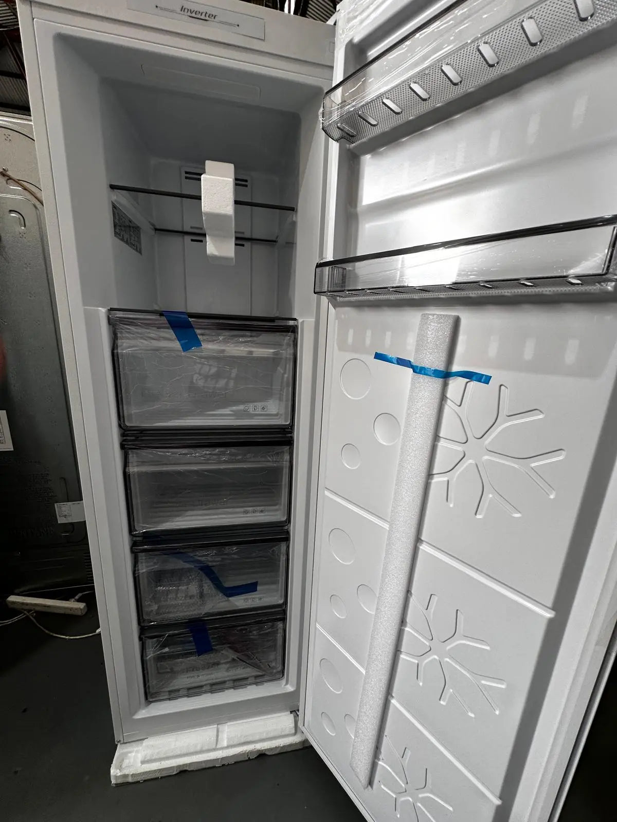 Factory Seconds CHiQ 206L Vertical Hybrid Fridge Freezer CSH206NW | ADELAIDE