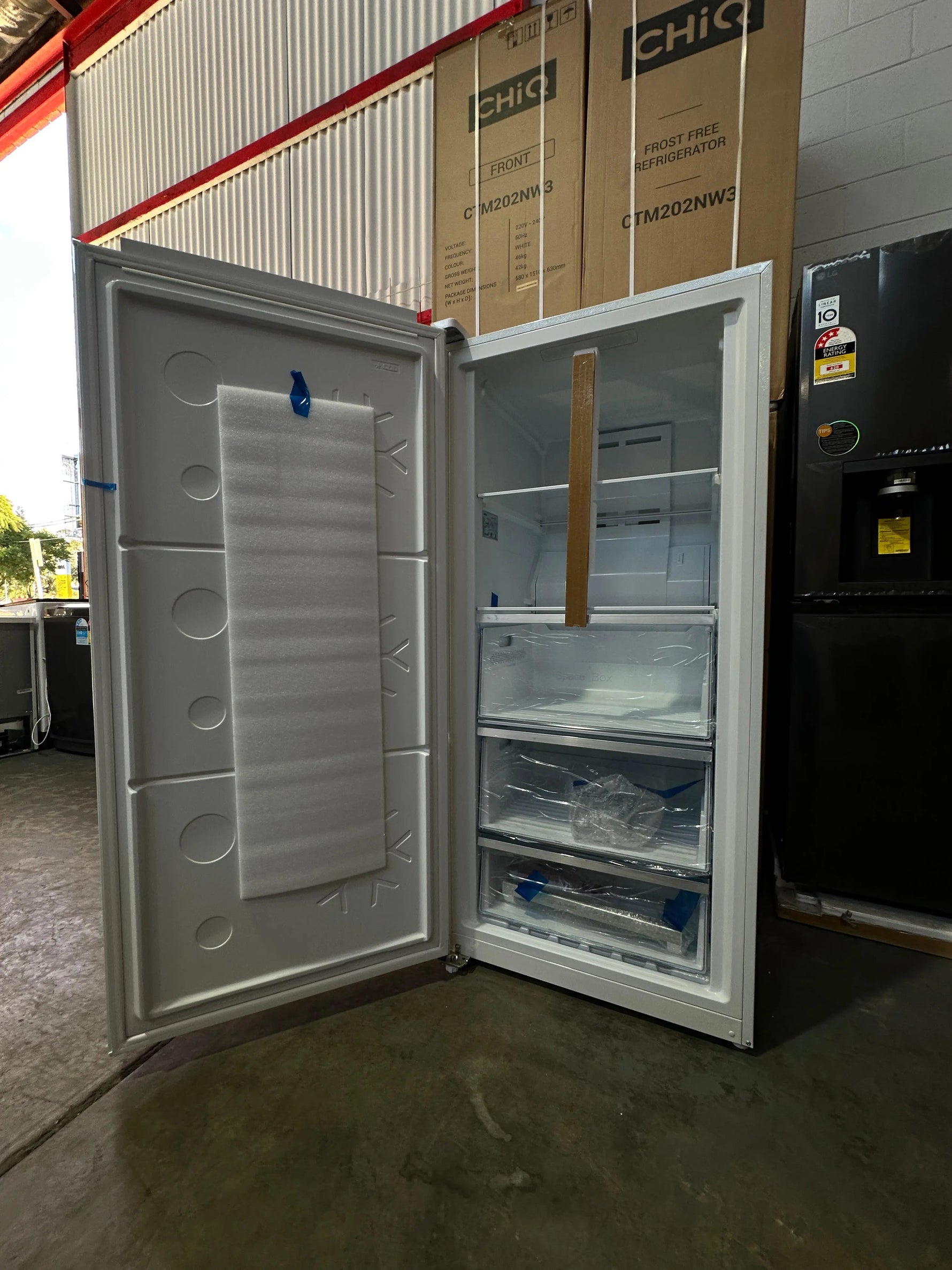 Factory Seconds CHiQ 311L Vertical Hybrid Fridge Freezer – White | ADELAIDE