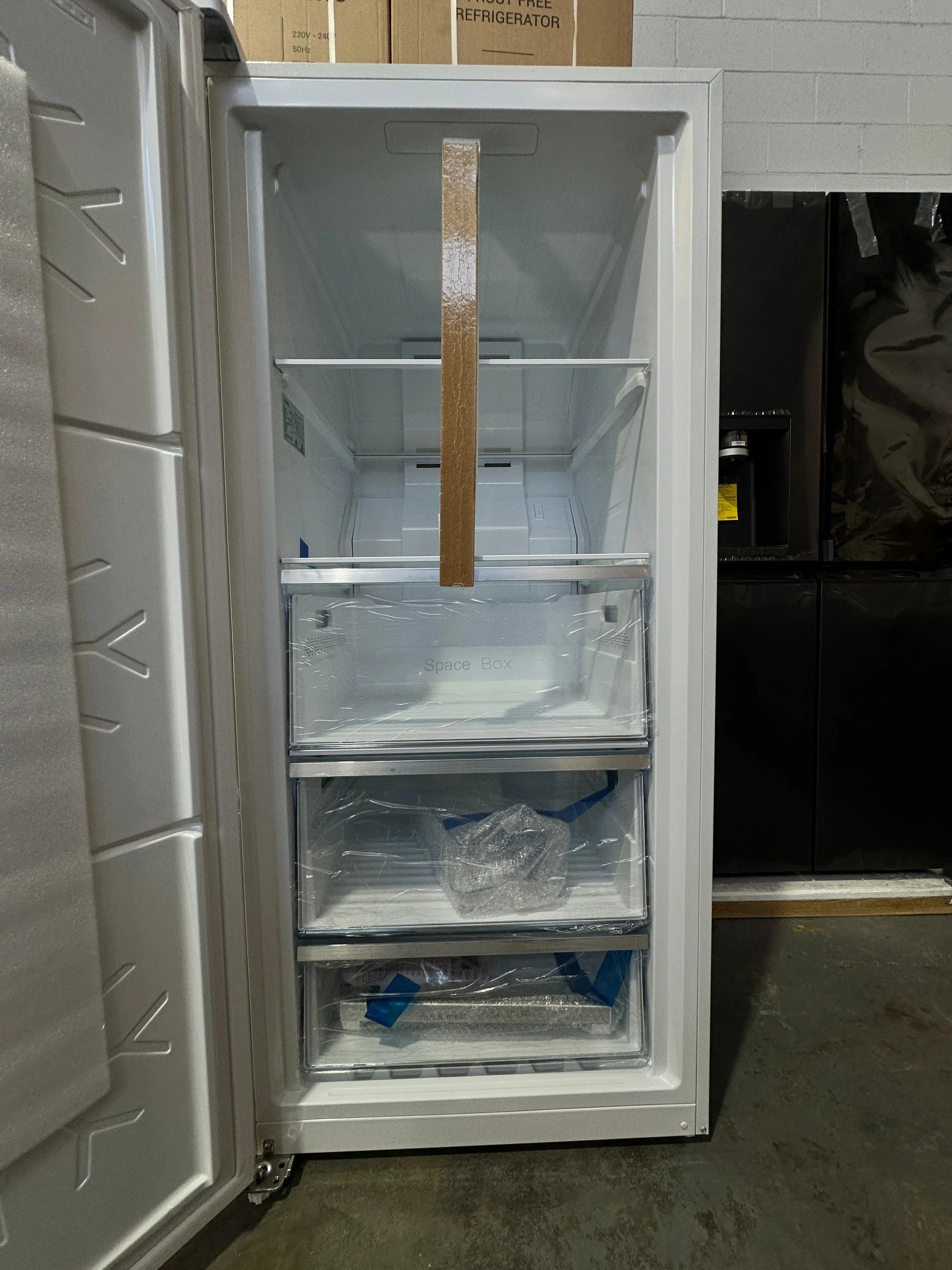 Factory Seconds CHiQ 311L Vertical Hybrid Fridge Freezer – White | ADELAIDE