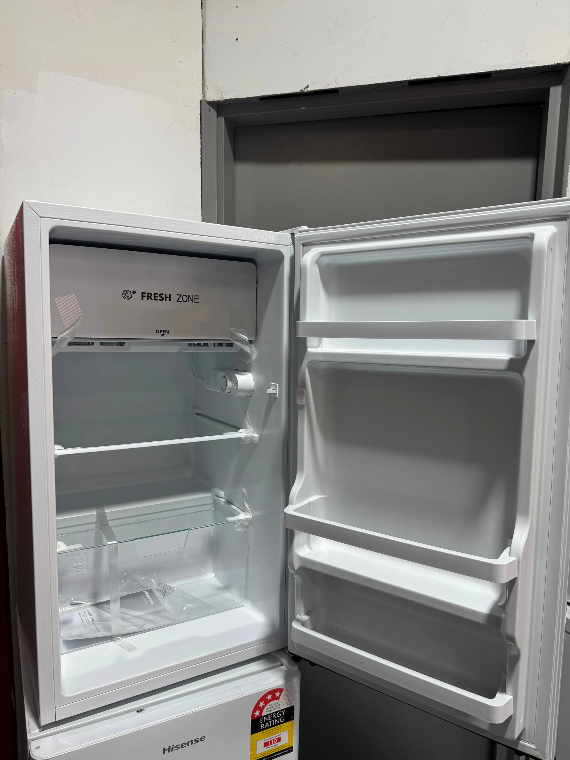 Factory Seconds Hisense 124L Bar Fridge White HRBF126 | SYDNEY