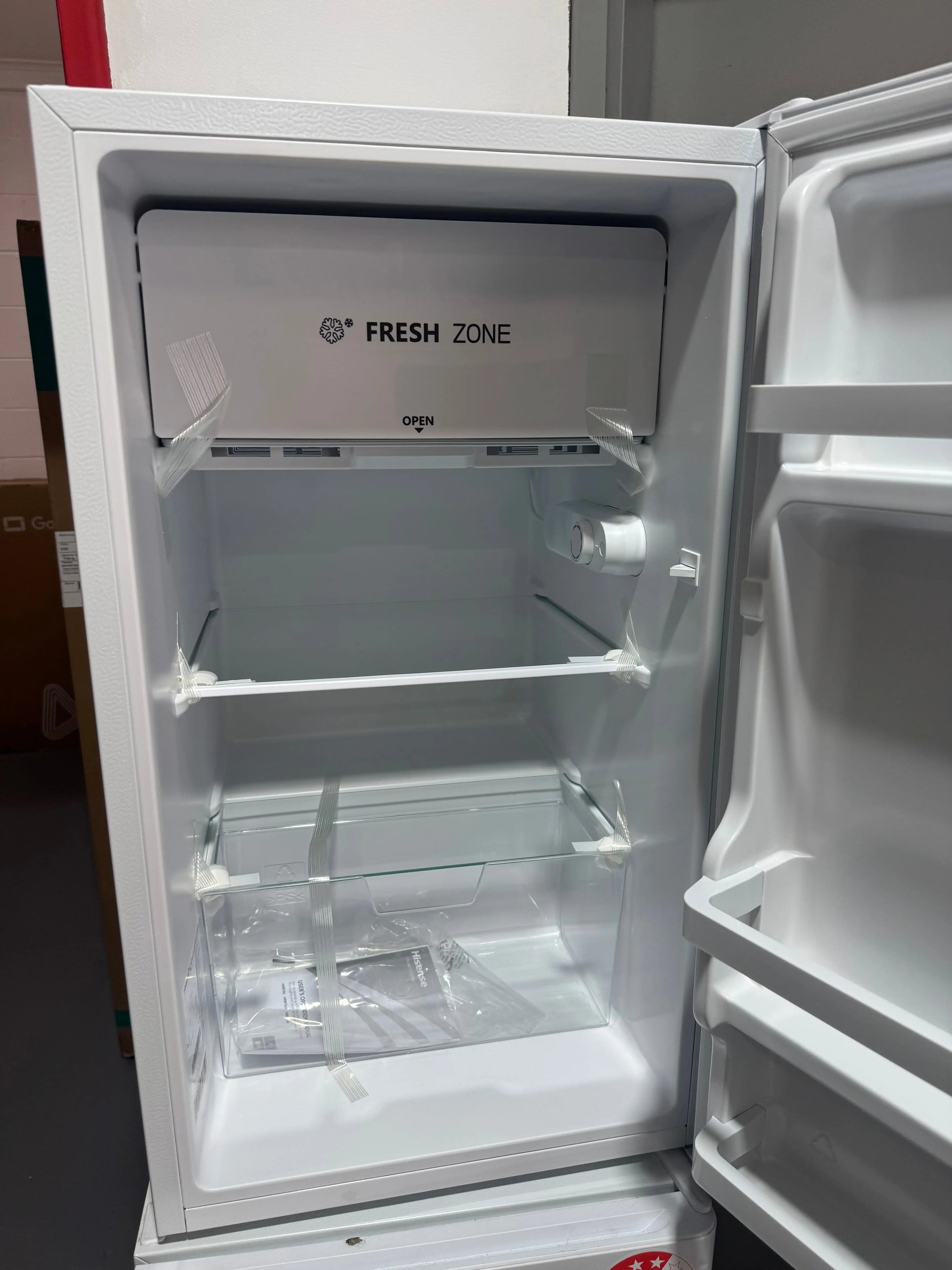 Factory Seconds Hisense 124L Bar Fridge White HRBF126 | SYDNEY