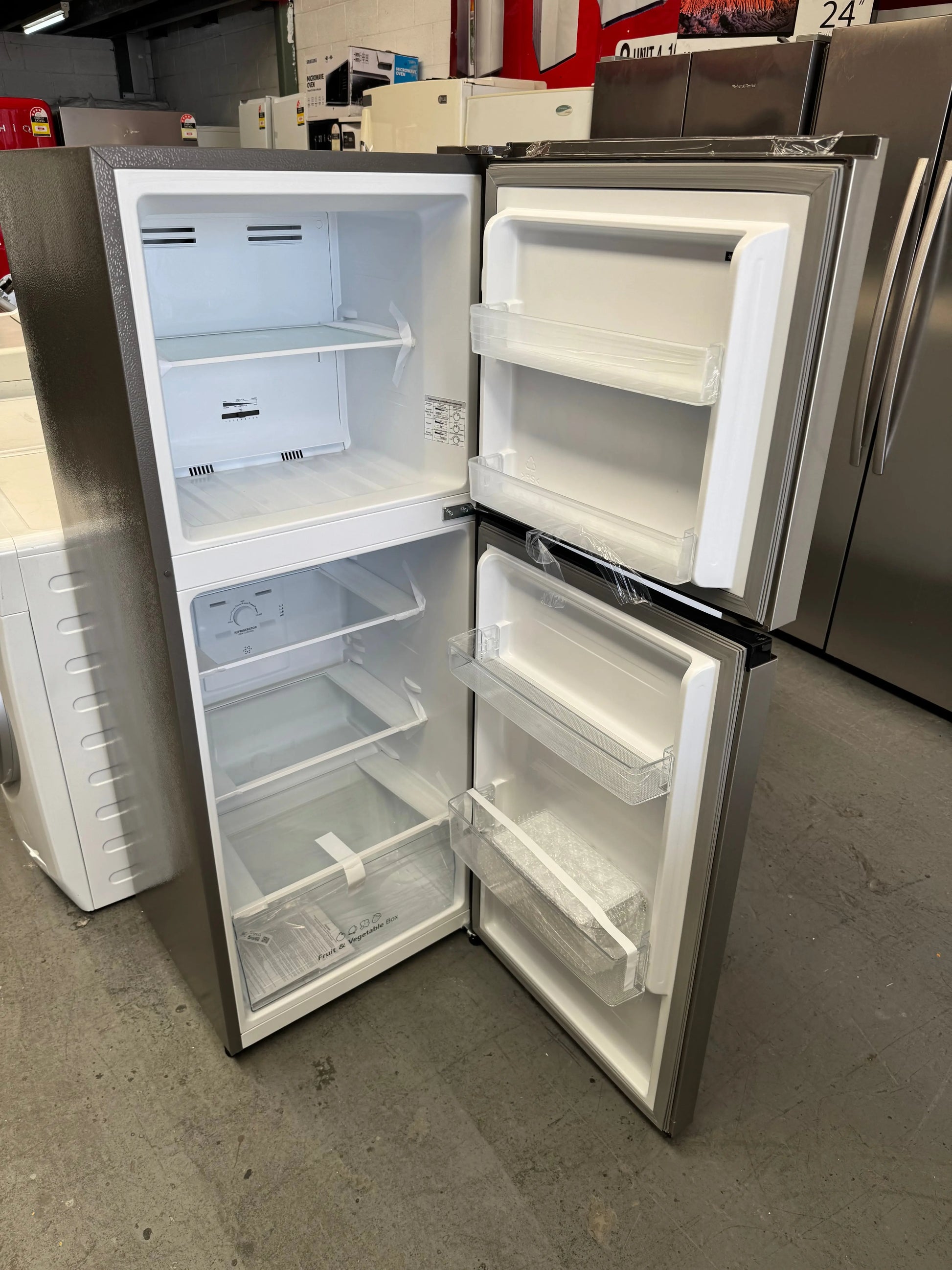 Factory Seconds Hisense 205L Fridge Freezer | SYDNEY