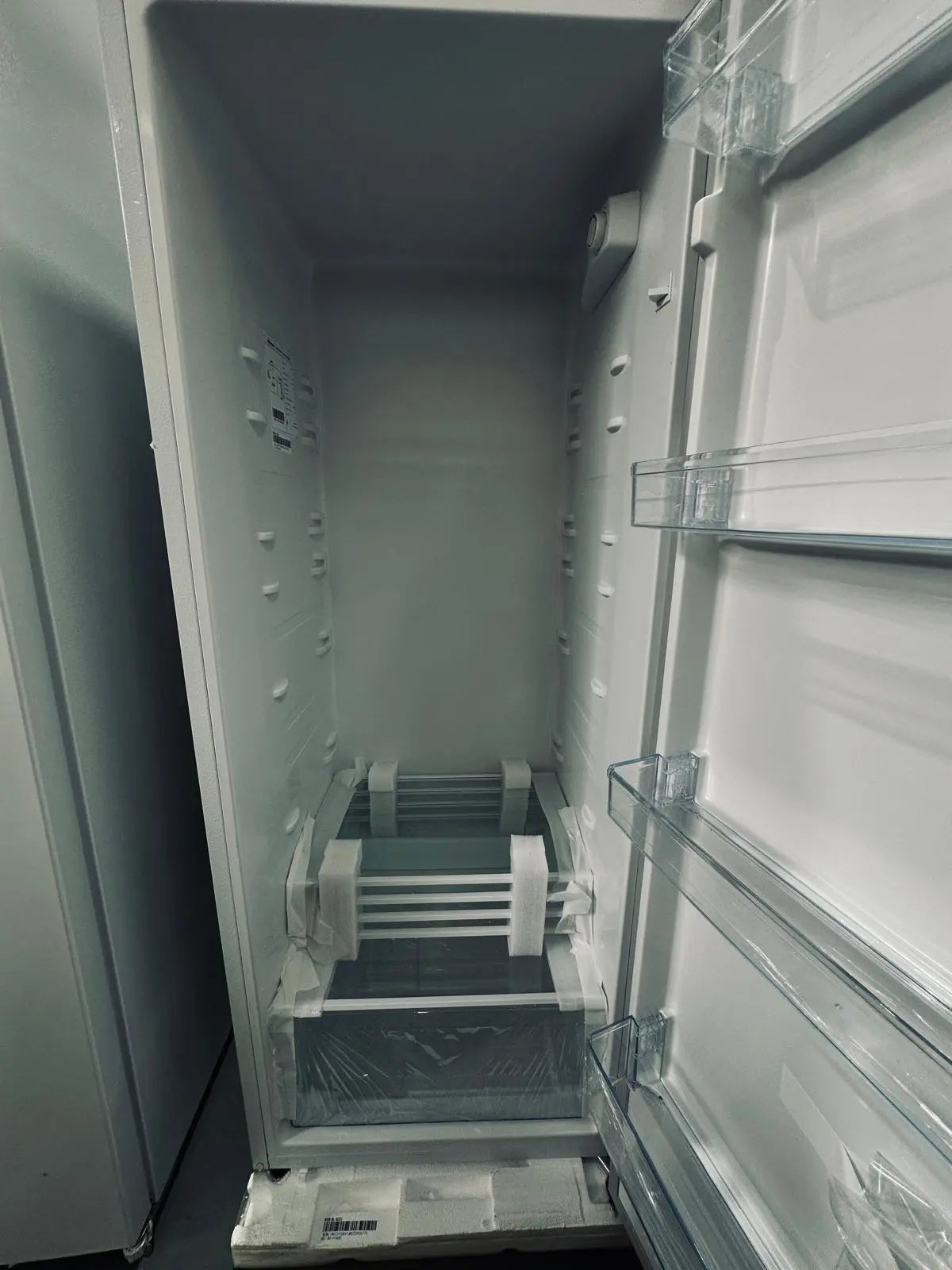 Factory Seconds Hisense 242L Vertical Fridge | ADELAIDE