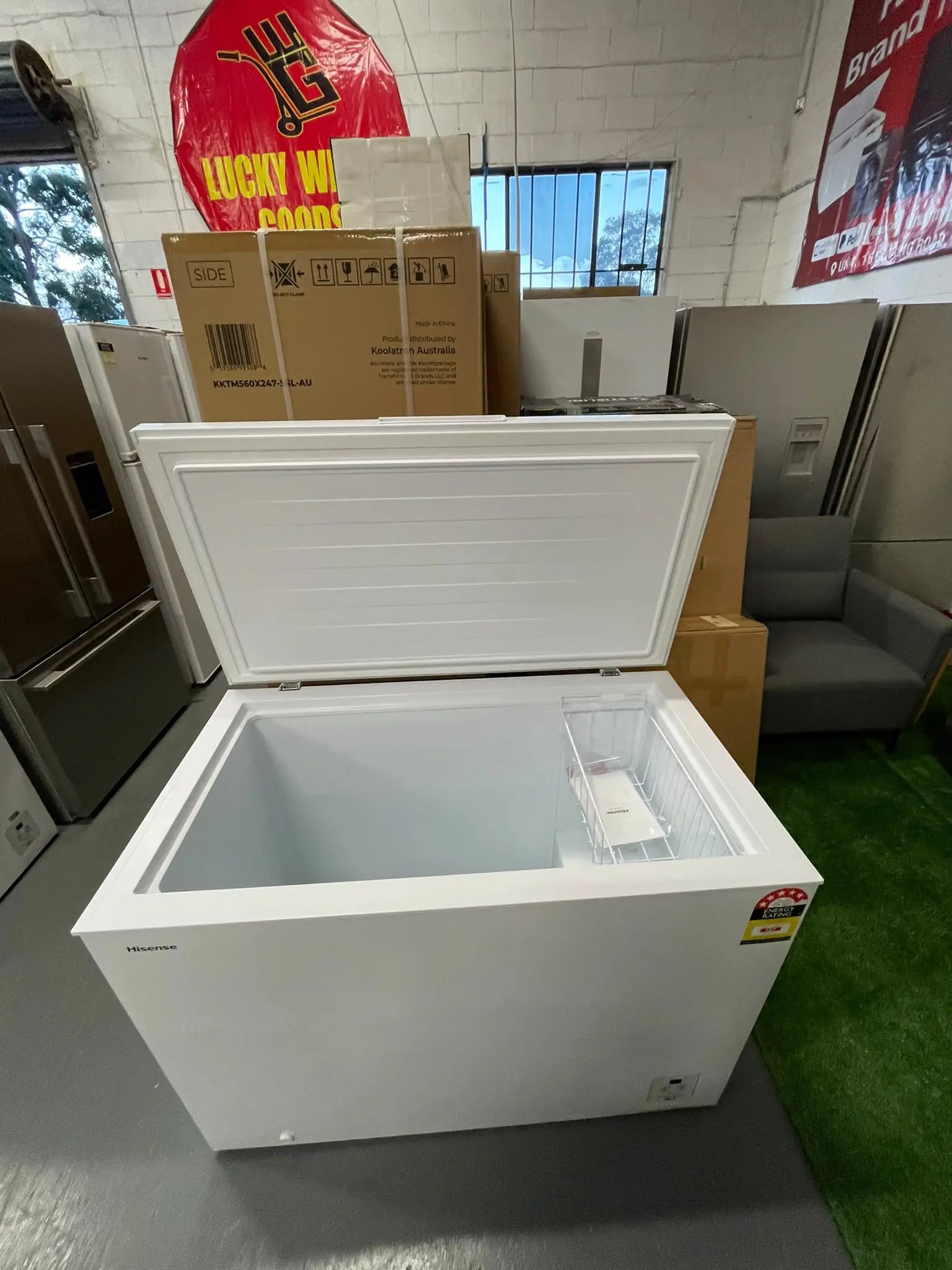 Factory Seconds Hisense 300L Hybrid Chest Freezer | SYDNEY