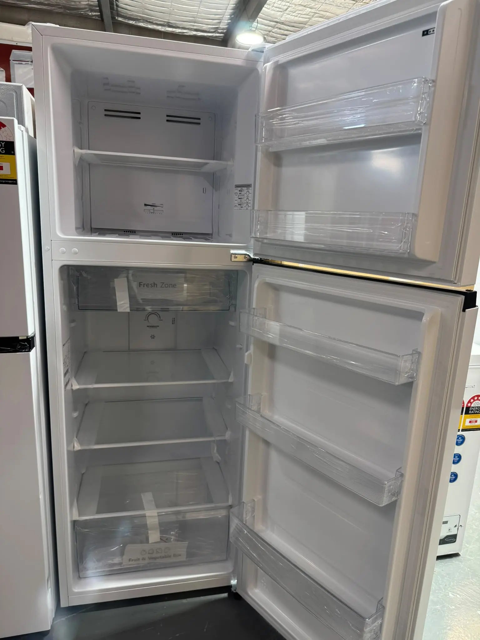 Factory Seconds Hisense 326L Top Mount Fridge Freezer | SYDNEY