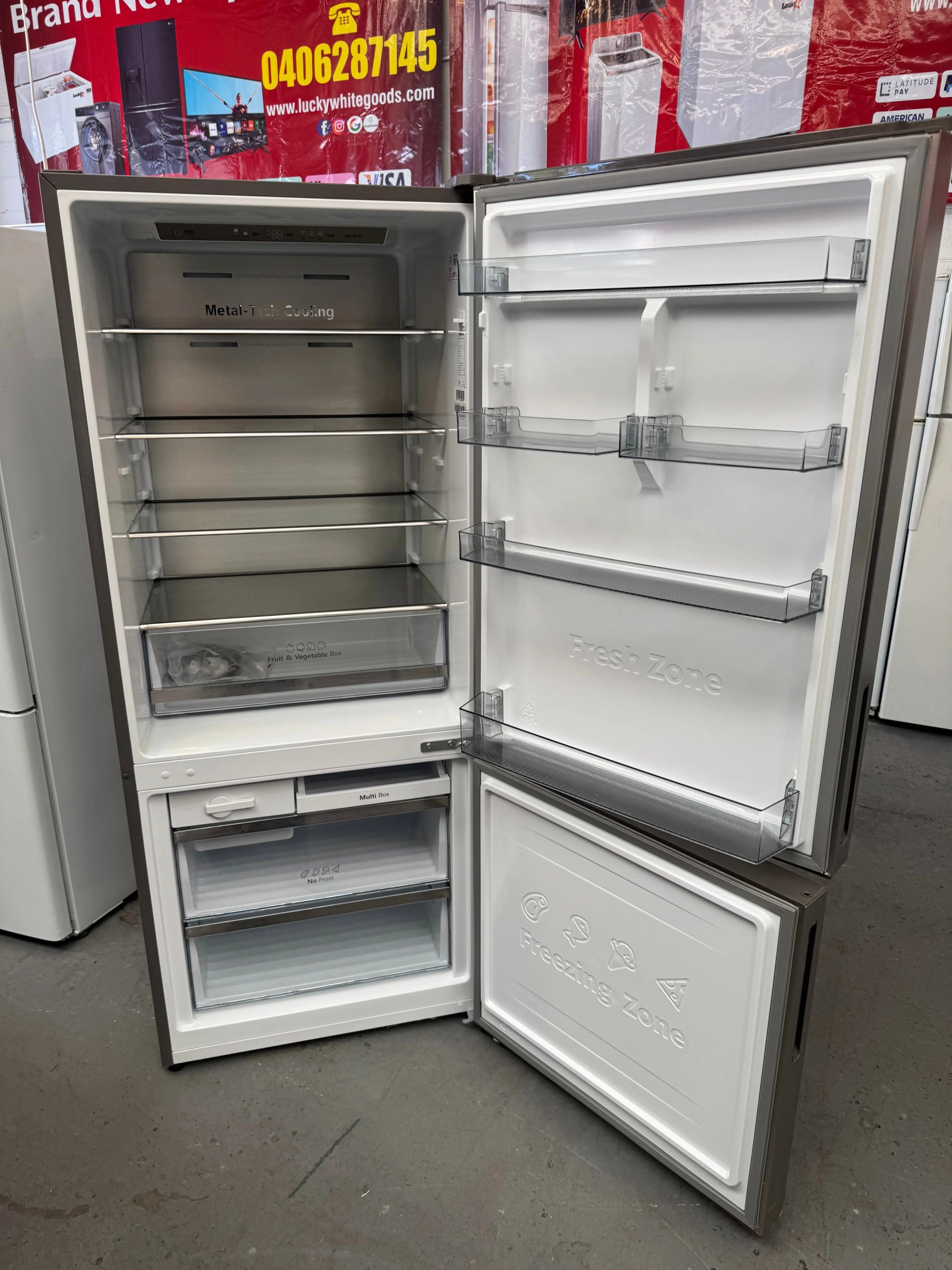 Factory Seconds Hisense 417L Fridge Freezer | SYDNEY