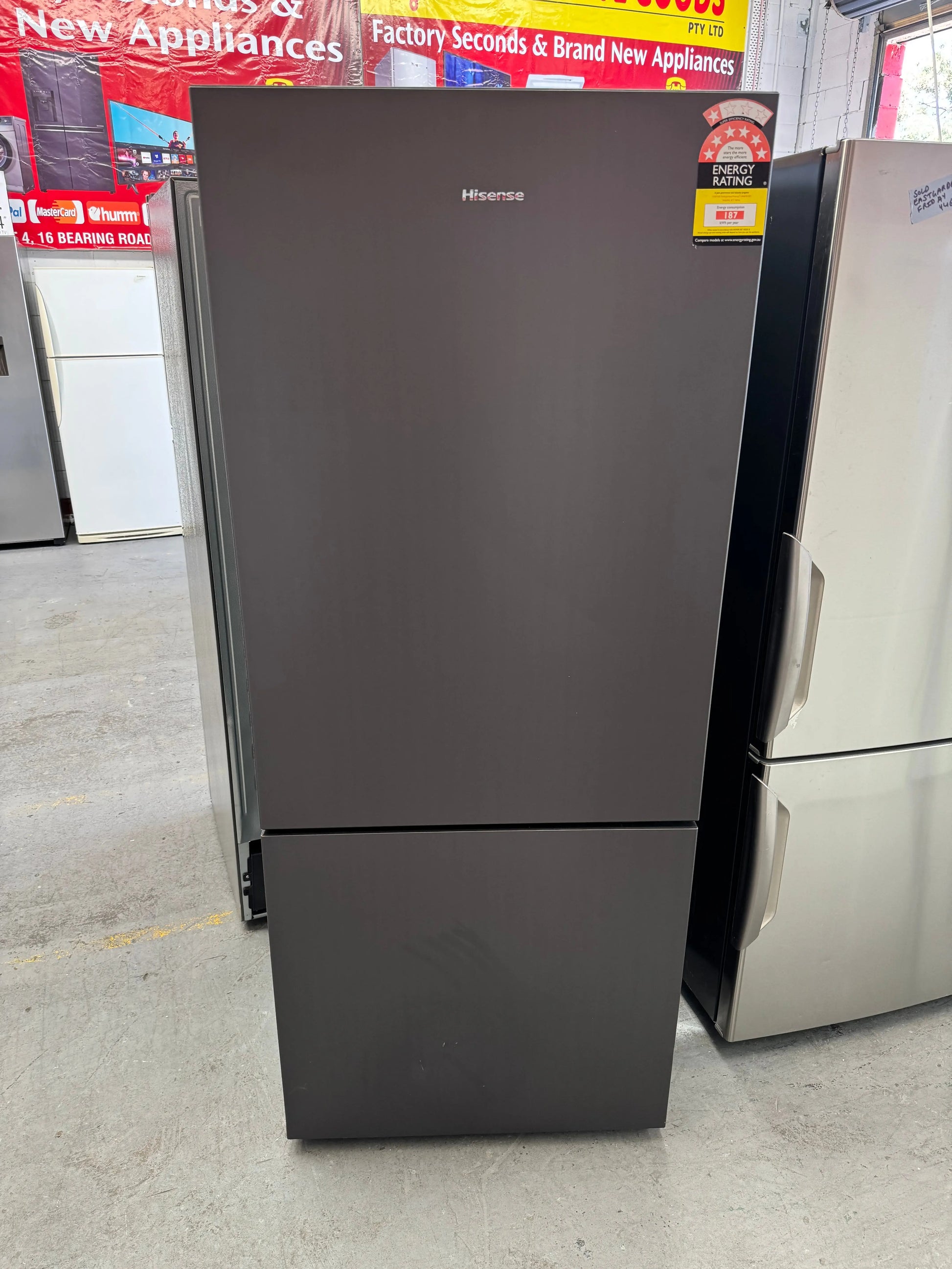 Factory Seconds Hisense 418L Fridge Freezer | SYDNEY