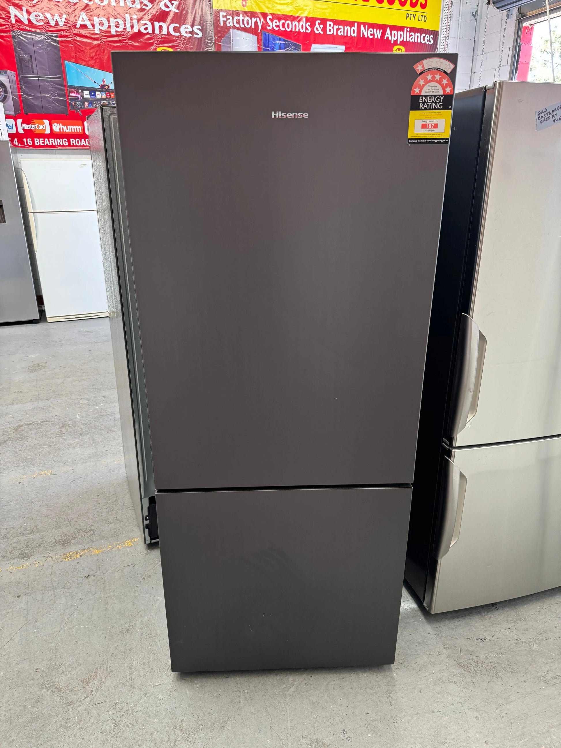 Factory Seconds Hisense 418L Fridge Freezer | SYDNEY