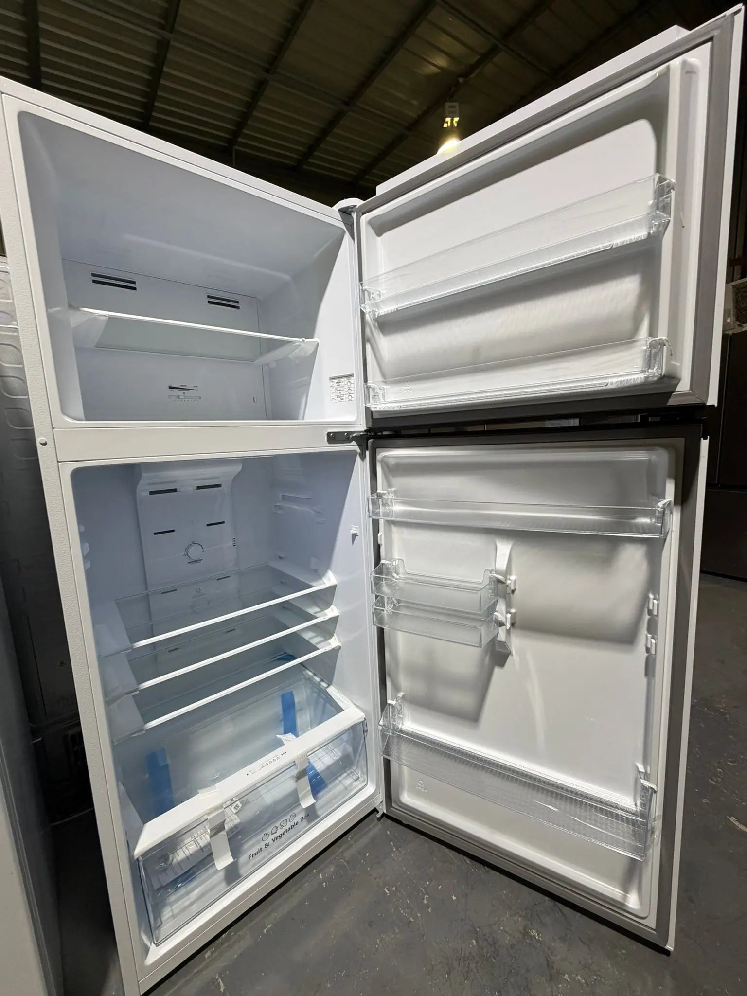 Factory Seconds Hisense 424L Top Mount Fridge Freezer – HRTF424 | BRISBANE
