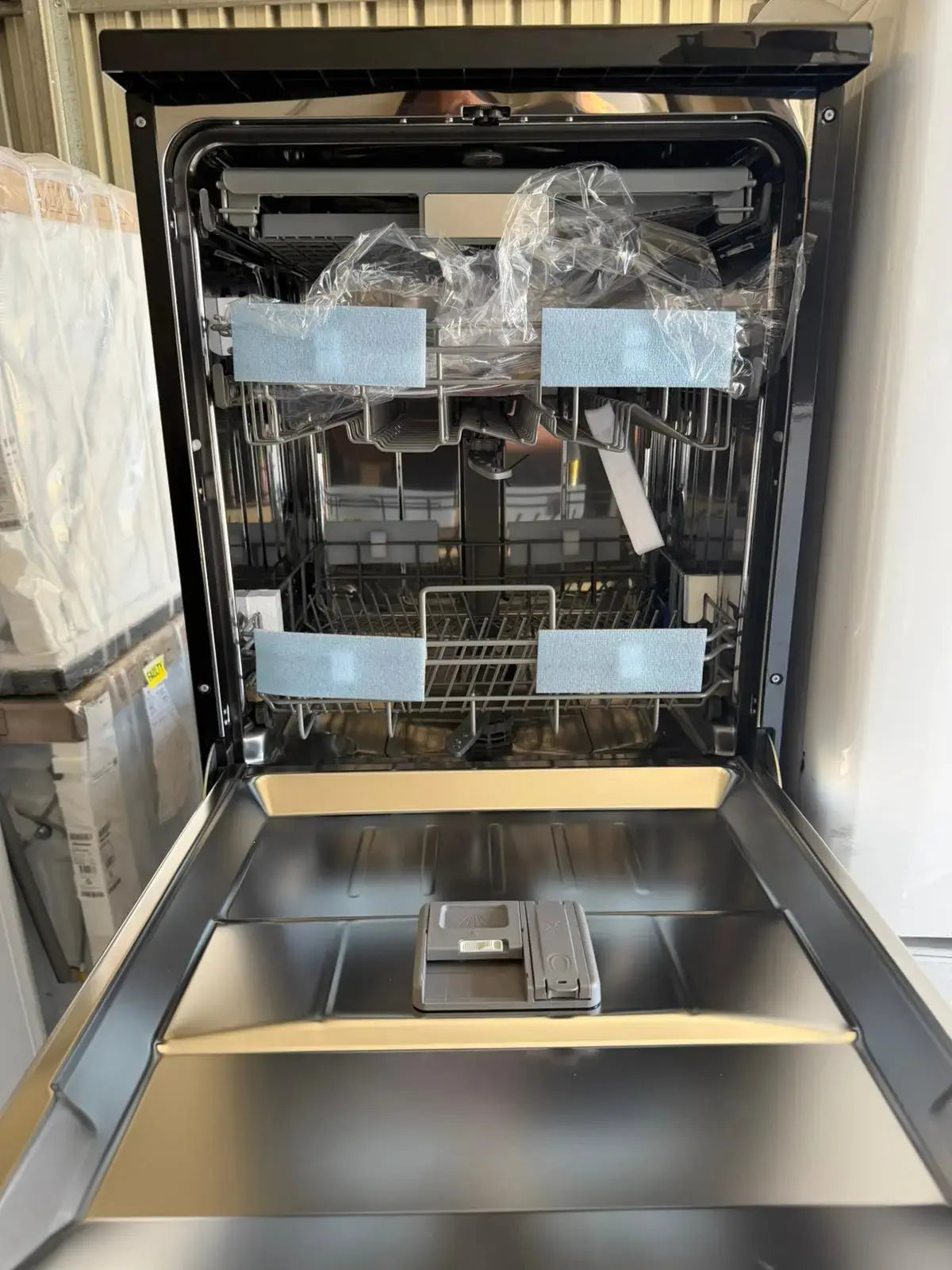Factory Seconds Kogan 15‑Place Dishwasher – Model KAMI5PDWFSB | BRISBANE