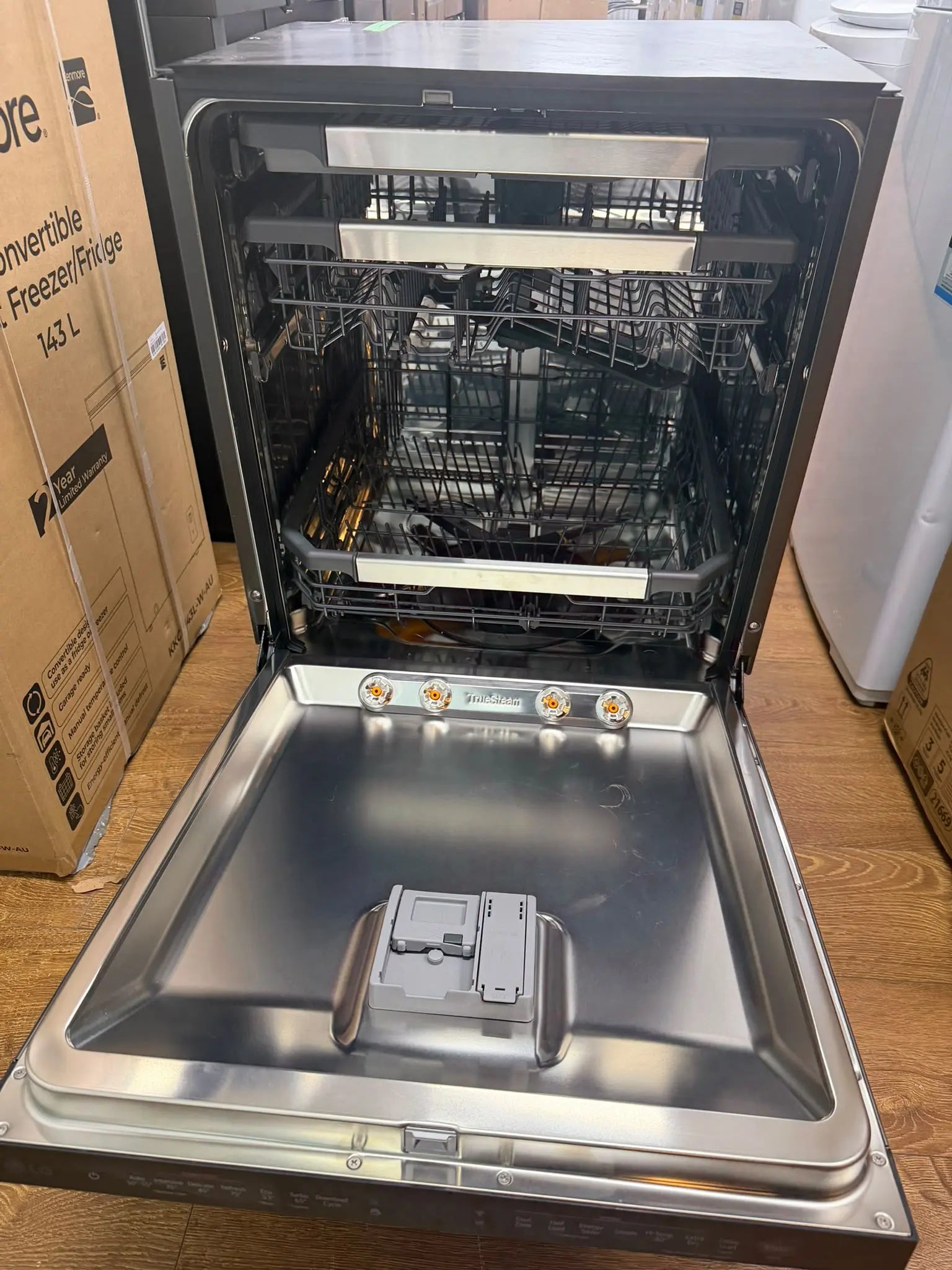 Factory Seconds LG 15 Place Setting Built-Under Dishwasher – Matte Black | RESERVOIR