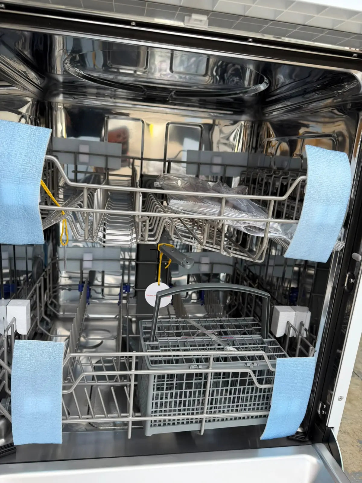 Factory Seconds Stirling 12 Place Setting Dishwasher | MELBOURNE