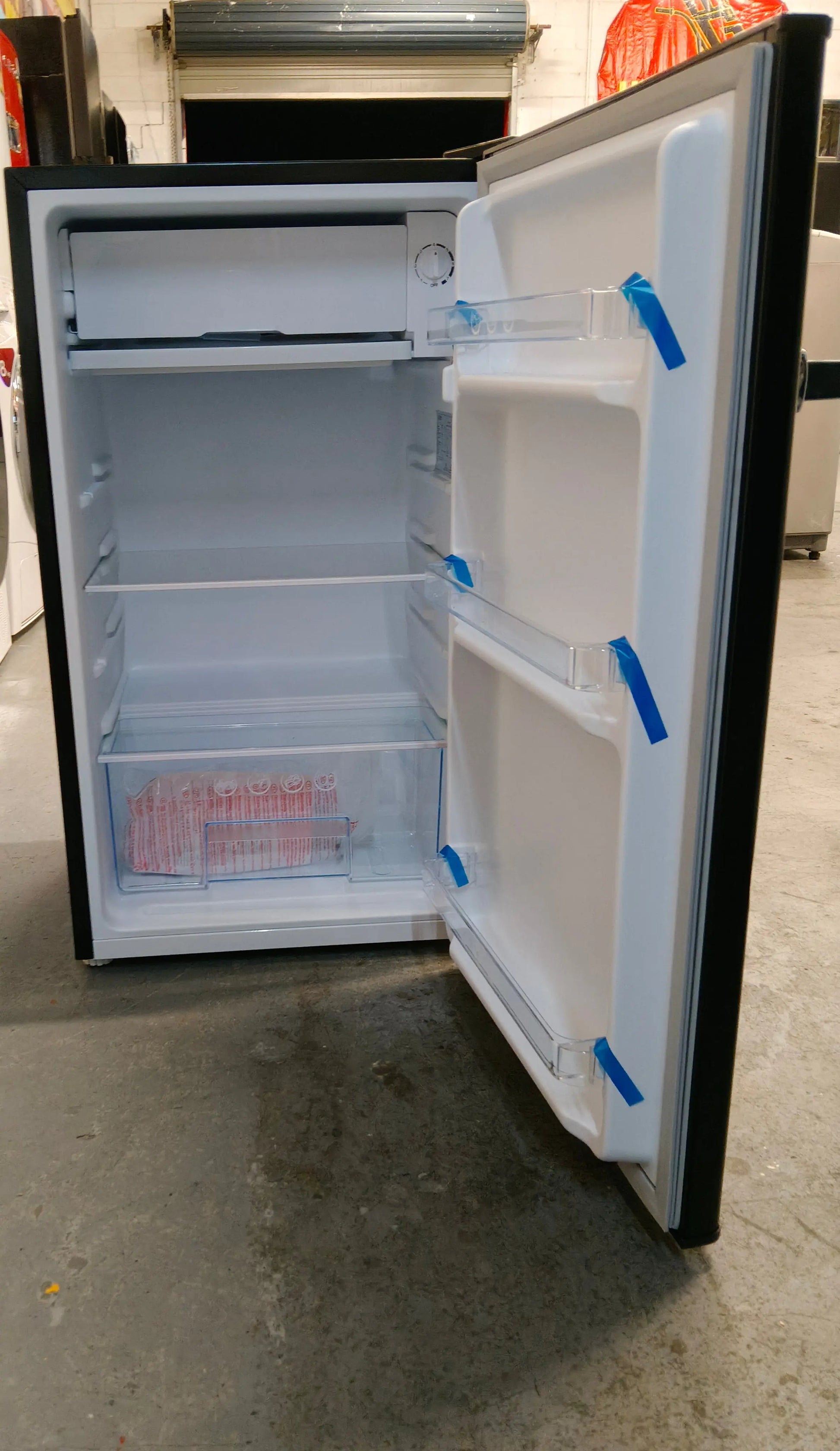 Factory second Chiq Bar fridge 90 liters | SYDNEY