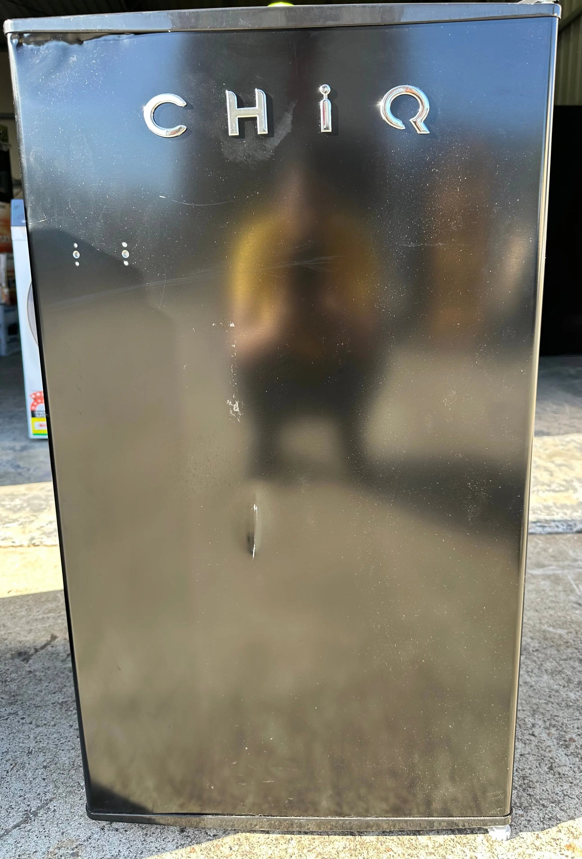 Factory second Chiq bar fridge 90L | BRISBANE